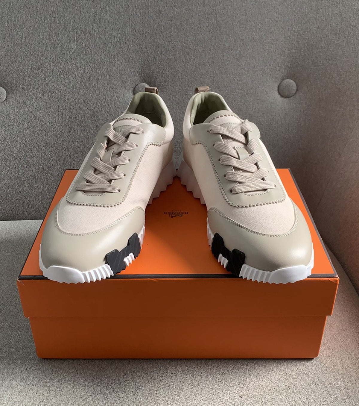 Bouncing sneaker