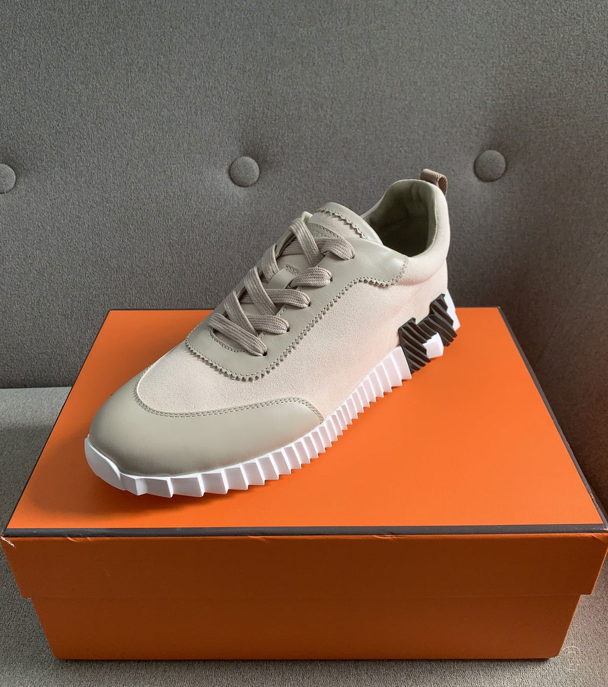 Bouncing sneaker
