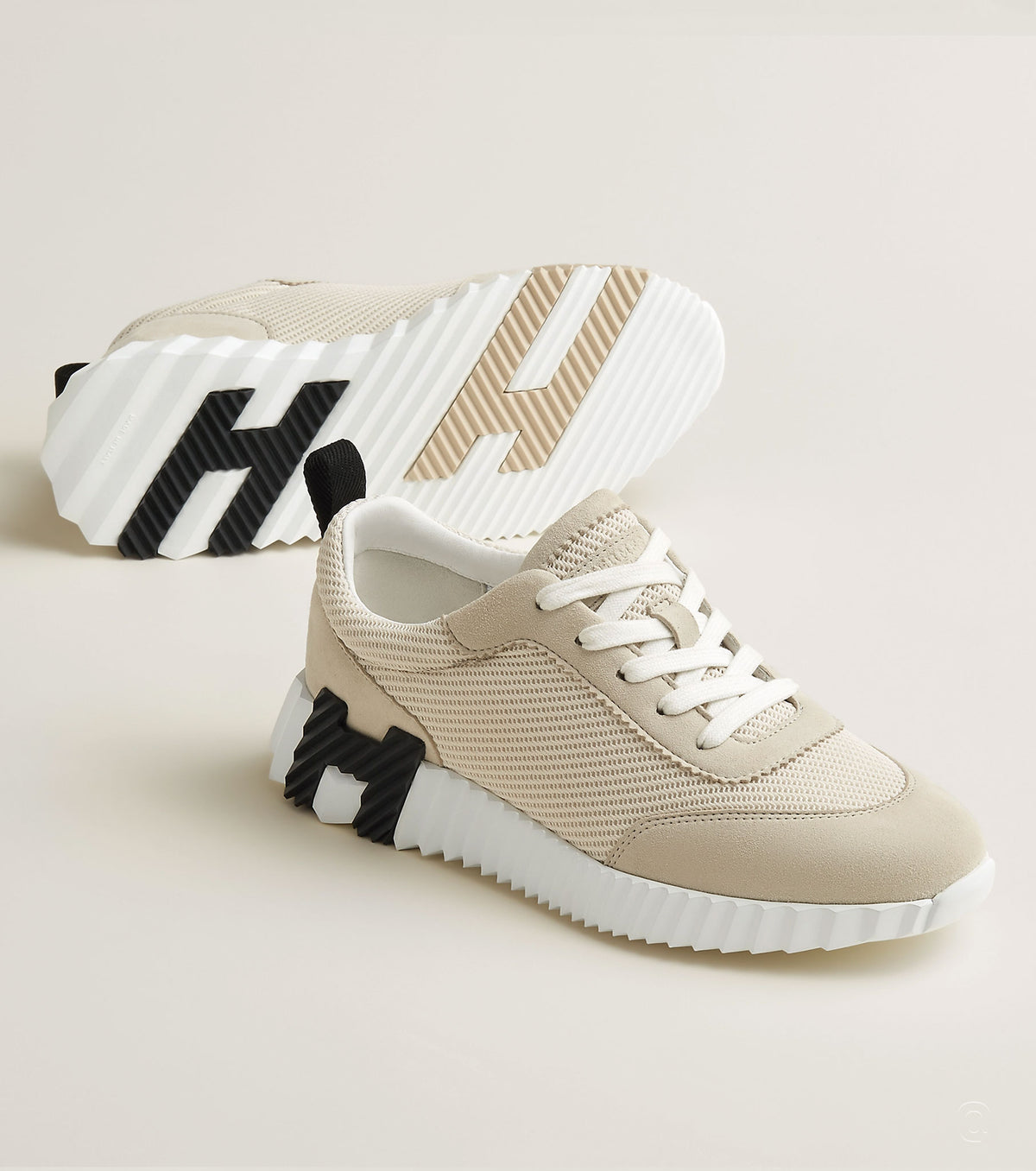 Bouncing sneaker