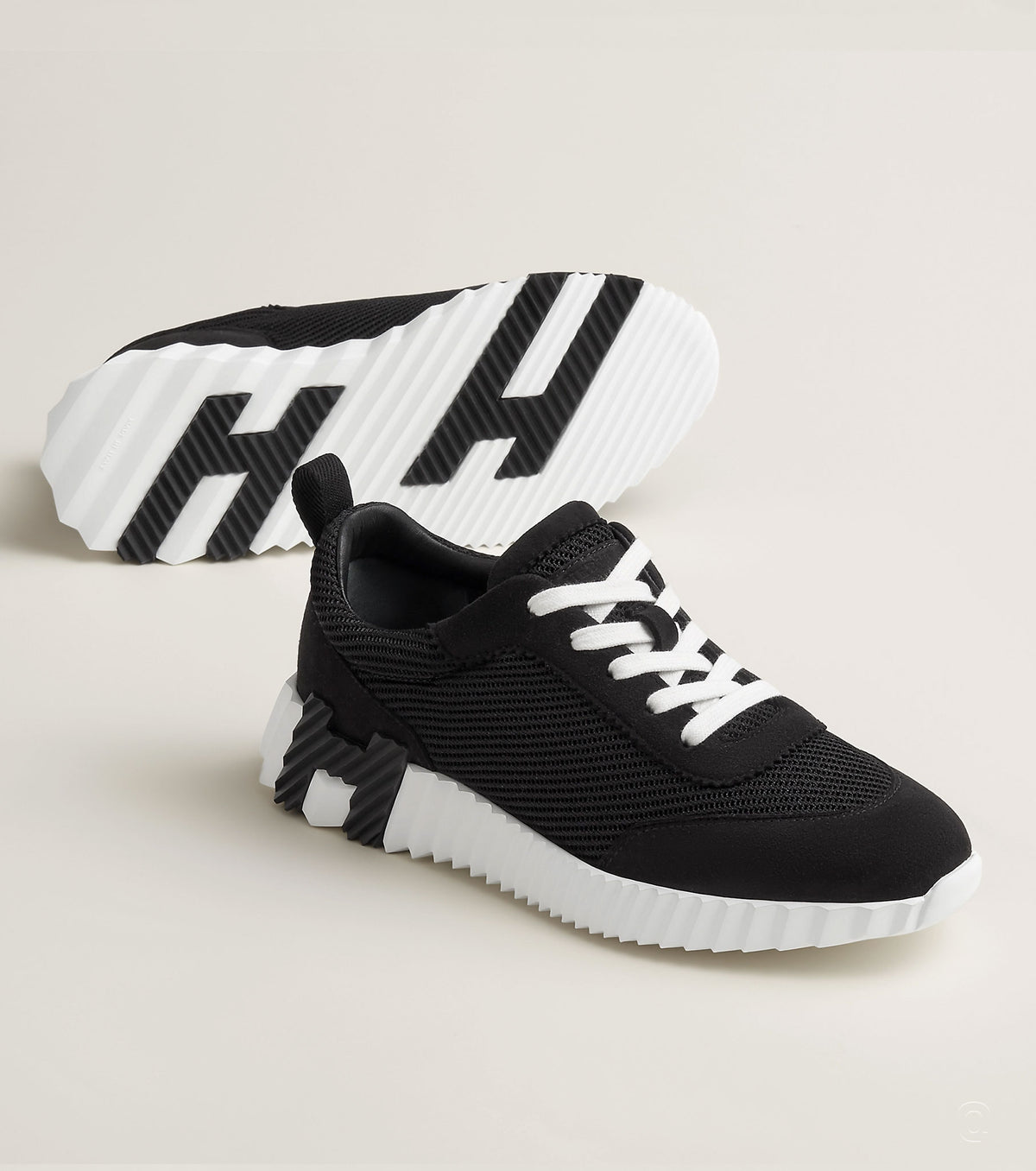 Bouncing sneaker