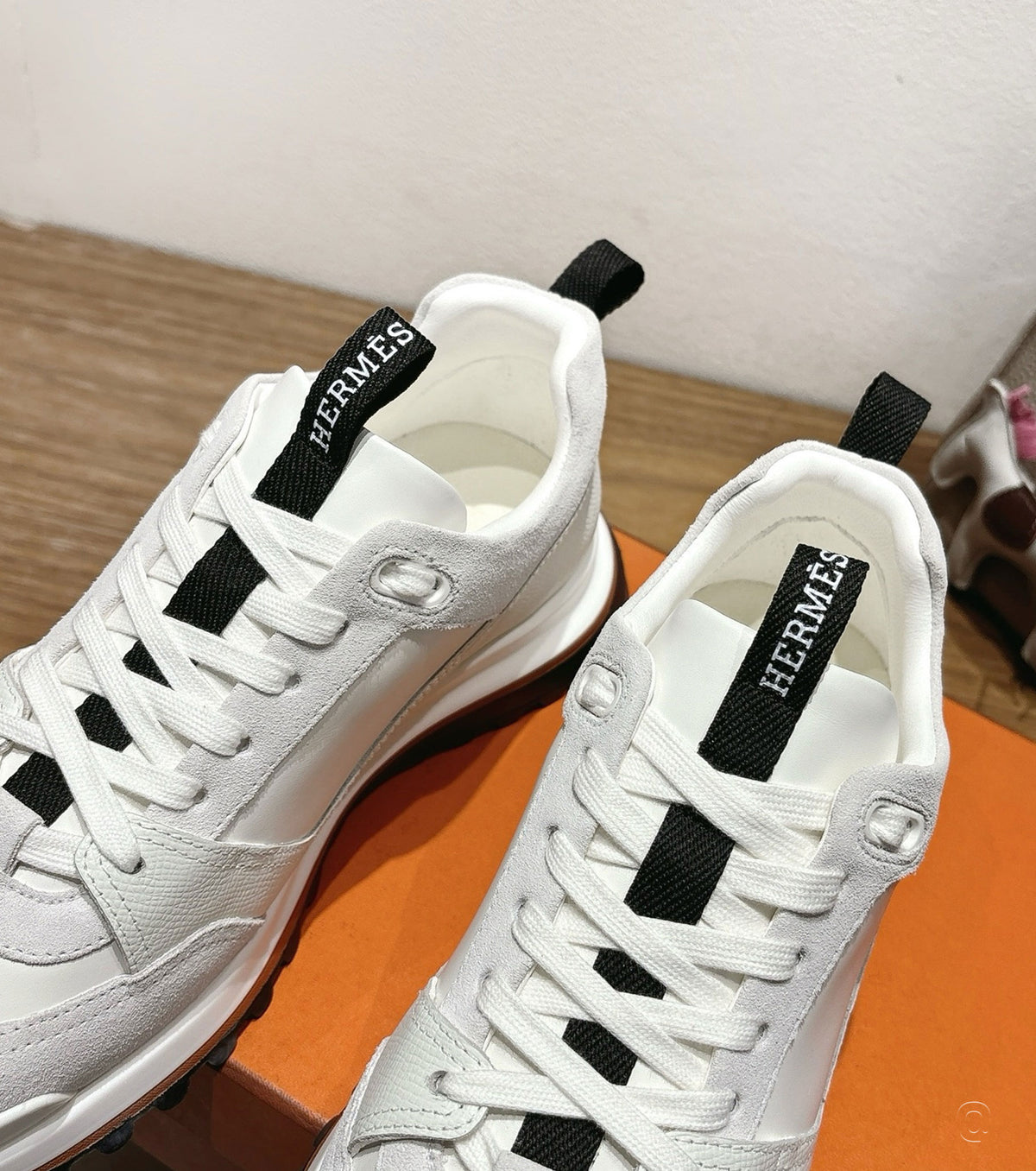 Leader sneaker