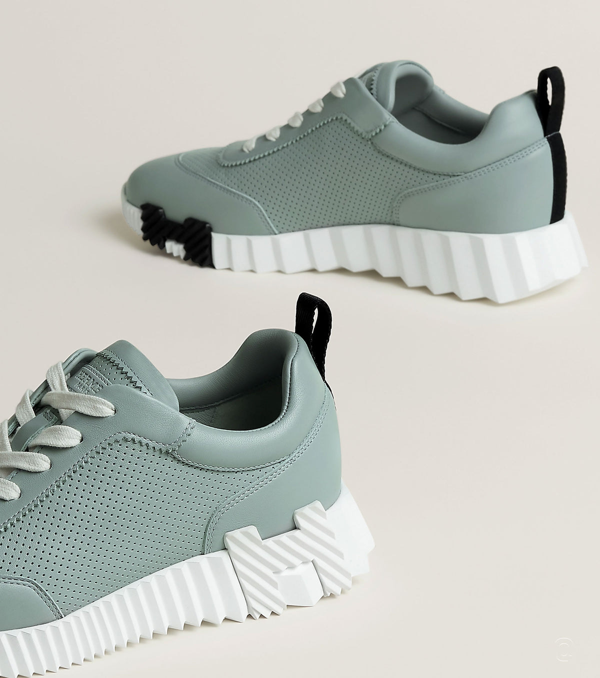 Bouncing sneaker