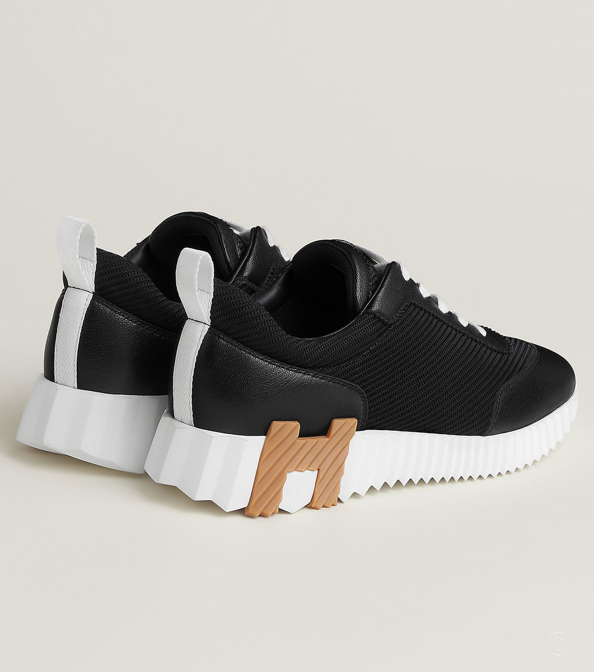 Bouncing sneaker