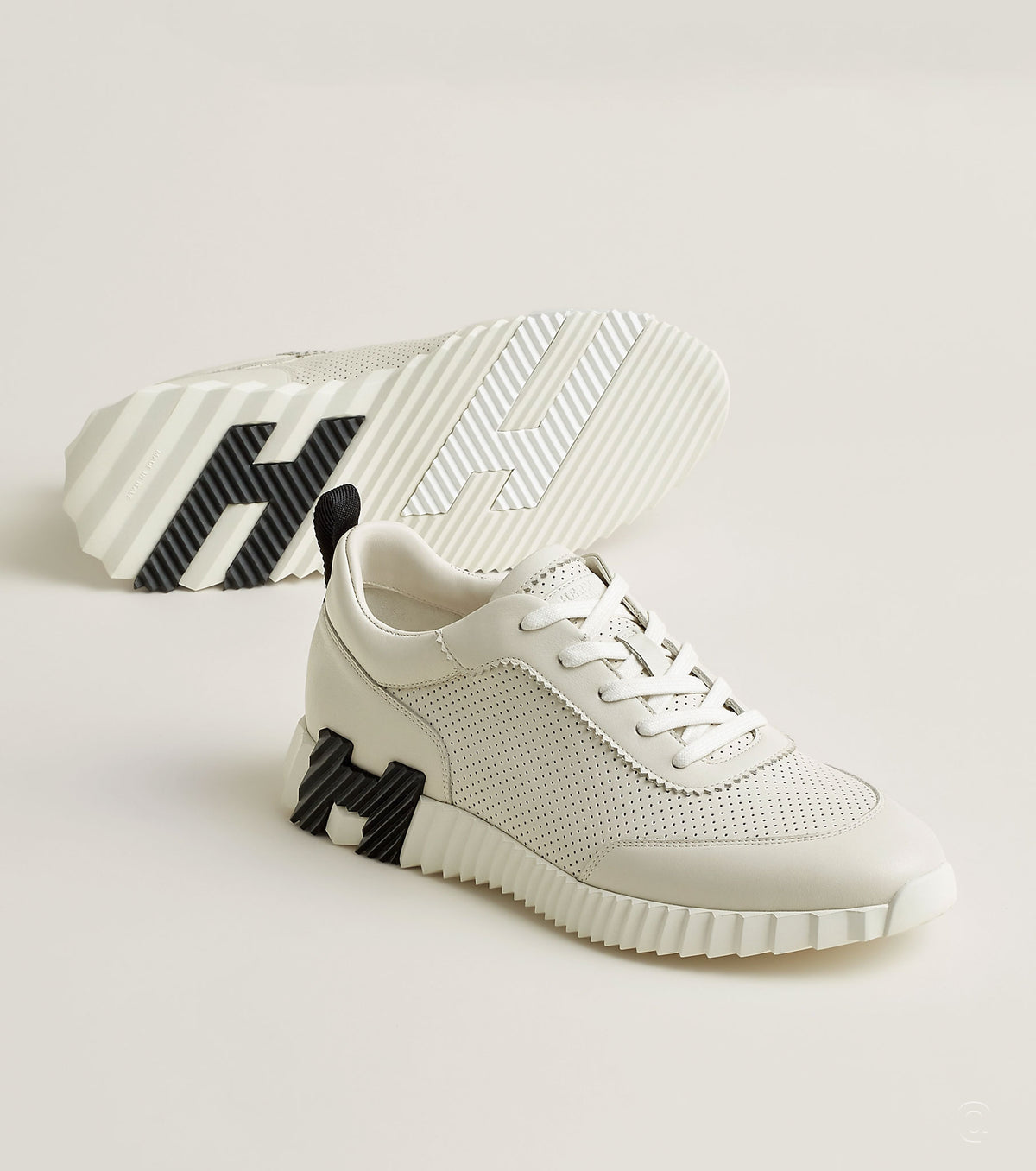 Bouncing sneaker