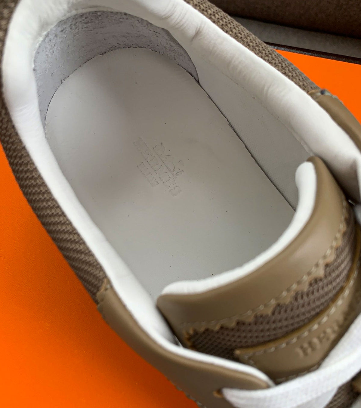 Bouncing sneaker
