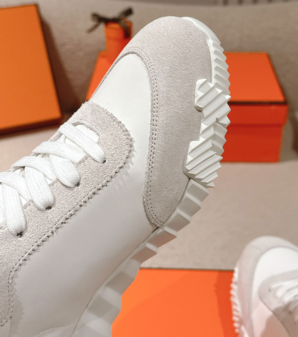 Bouncing sneaker
