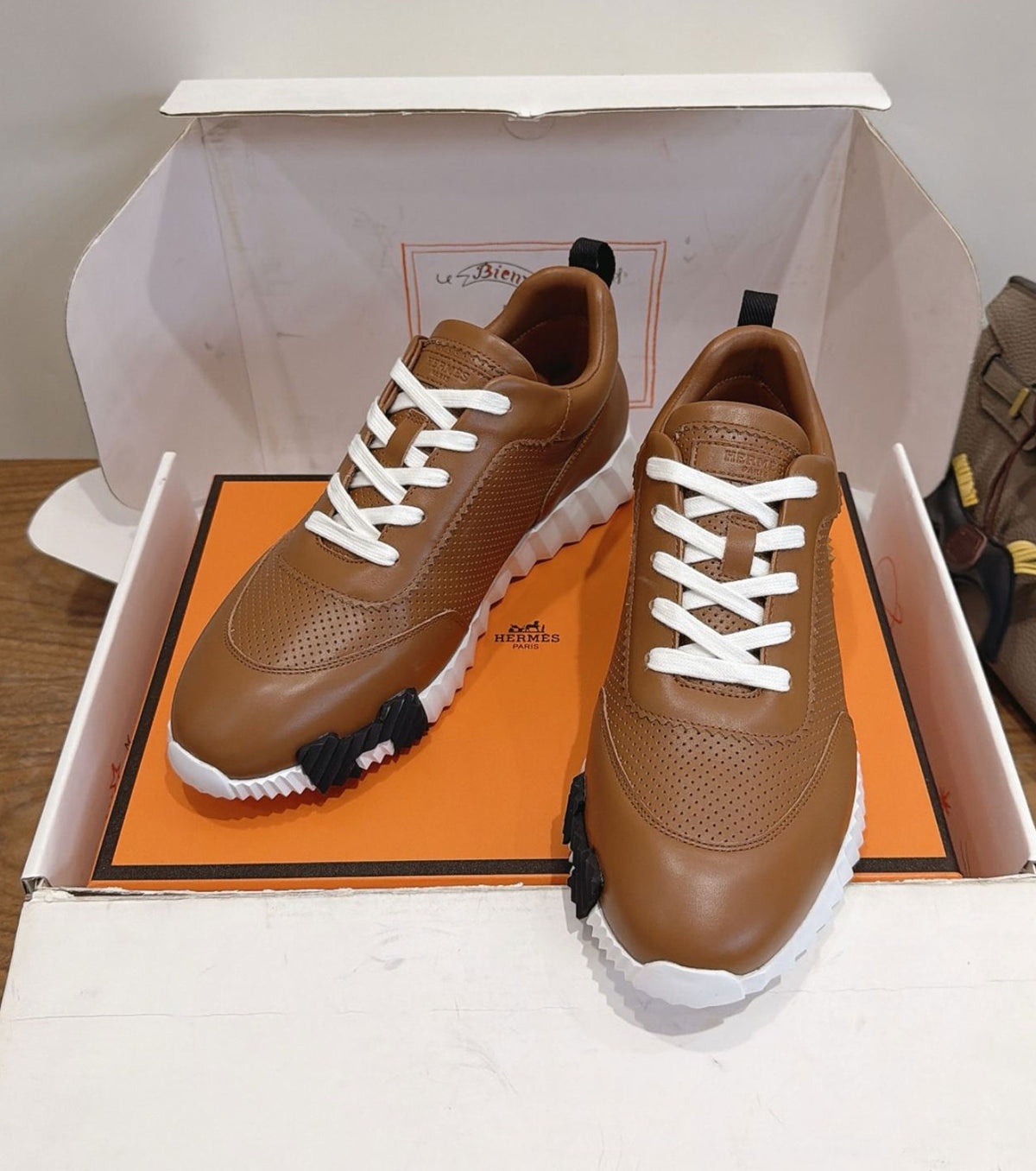Bouncing sneaker