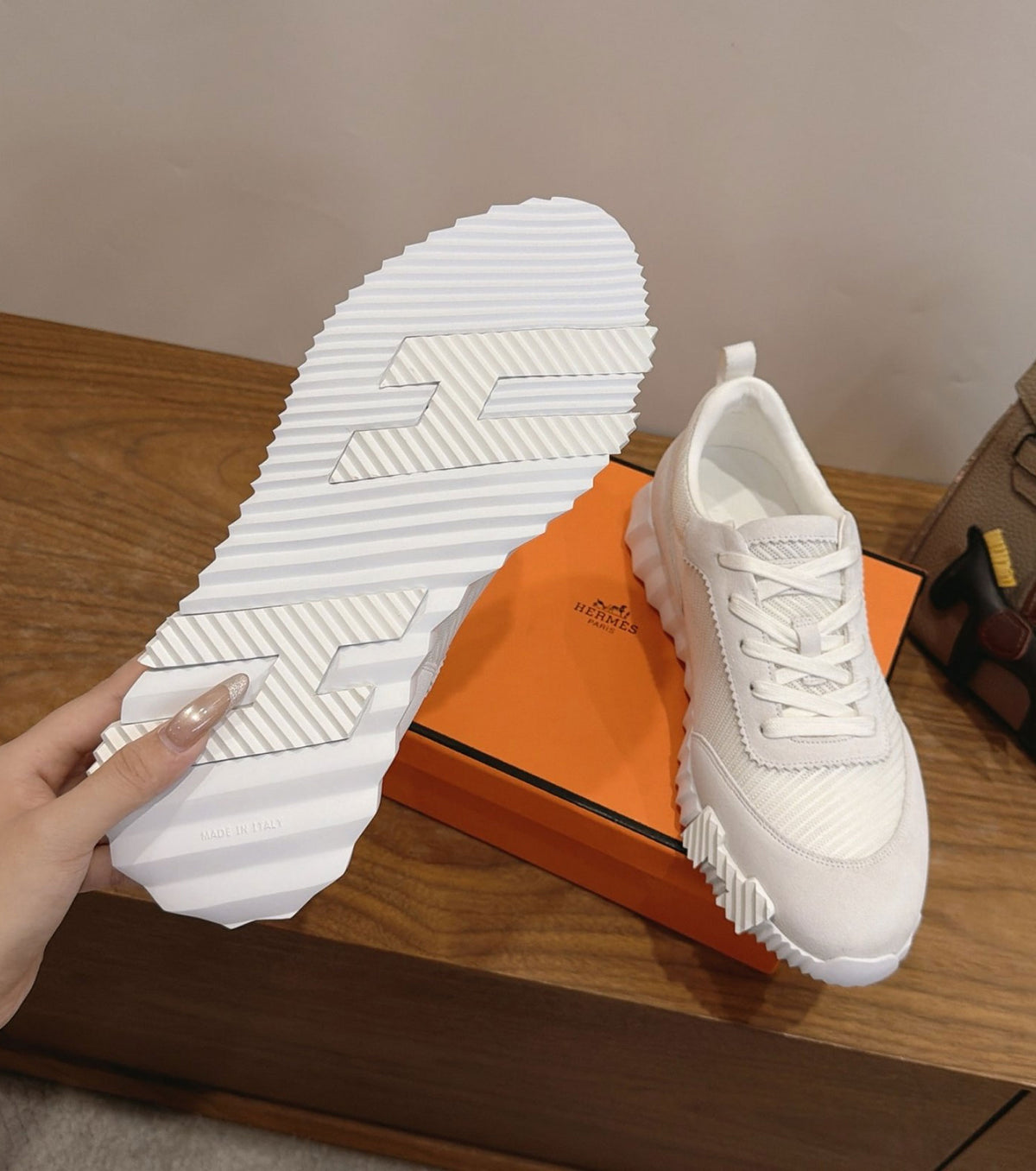 Bouncing sneaker