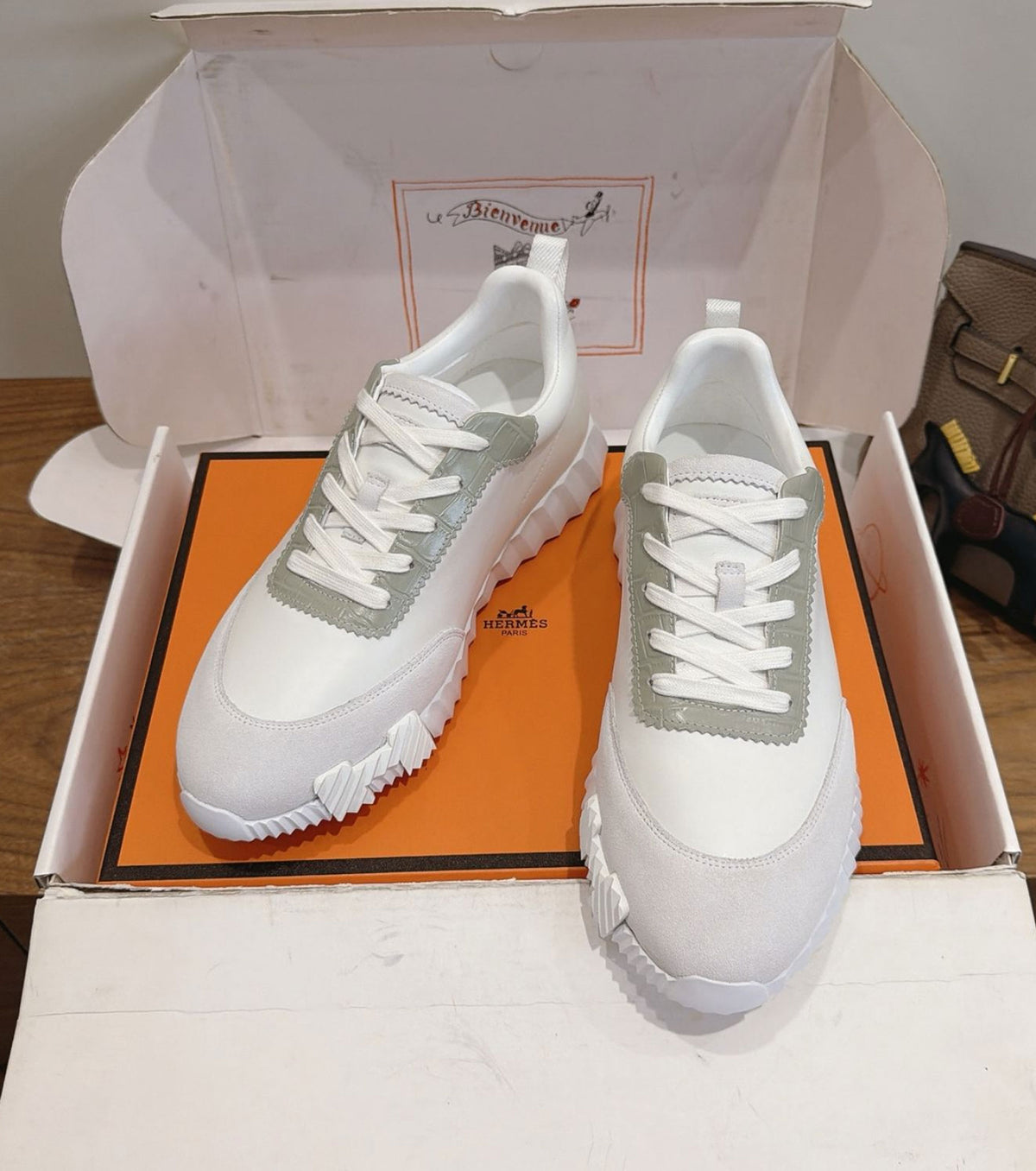 Bouncing sneaker