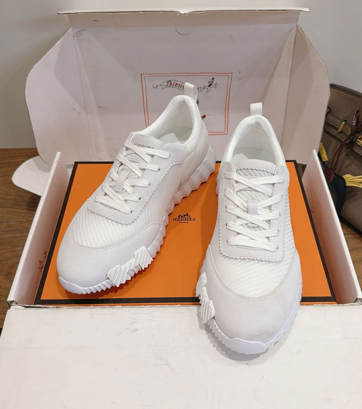 Bouncing sneaker
