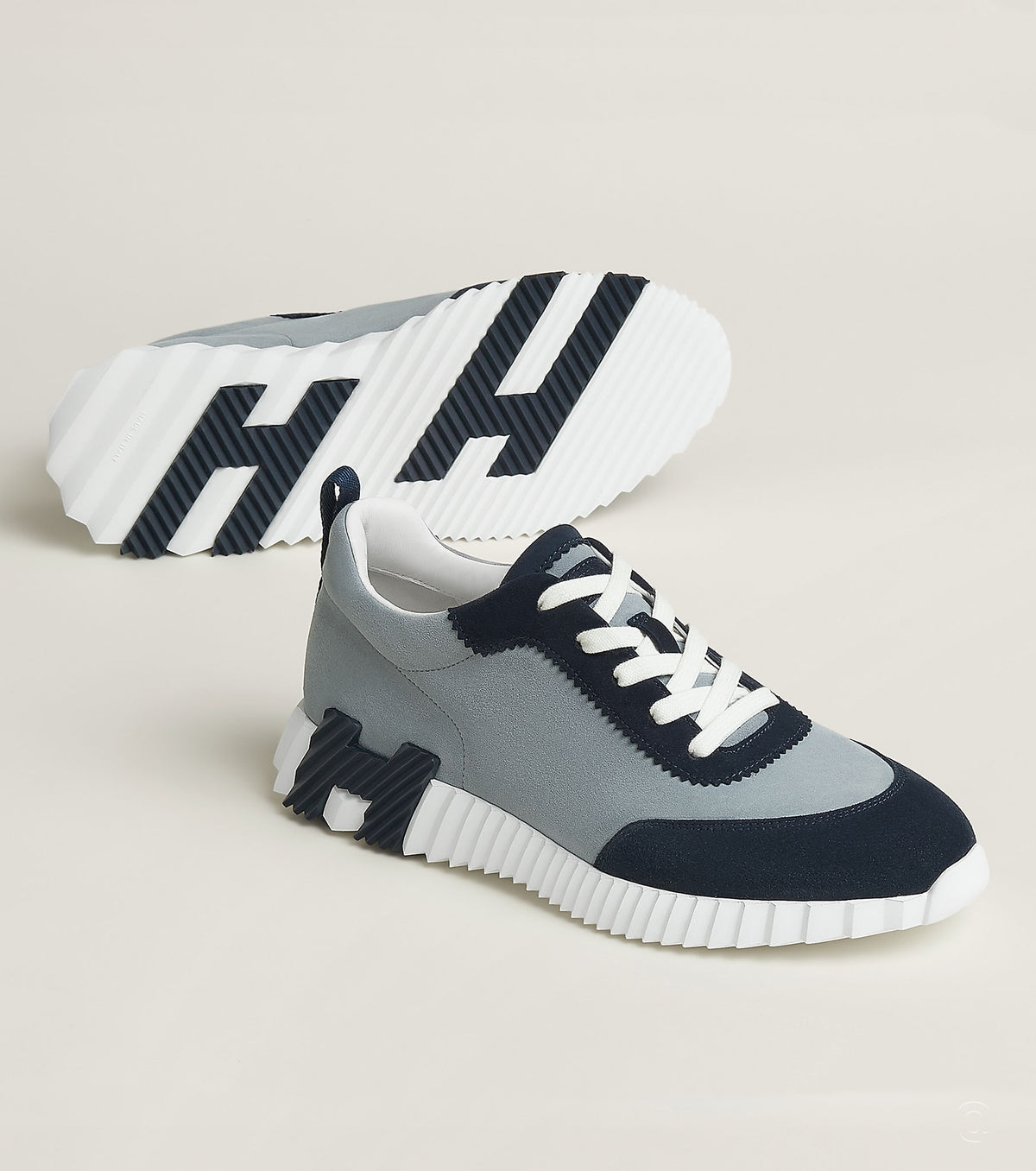 Bouncing sneaker