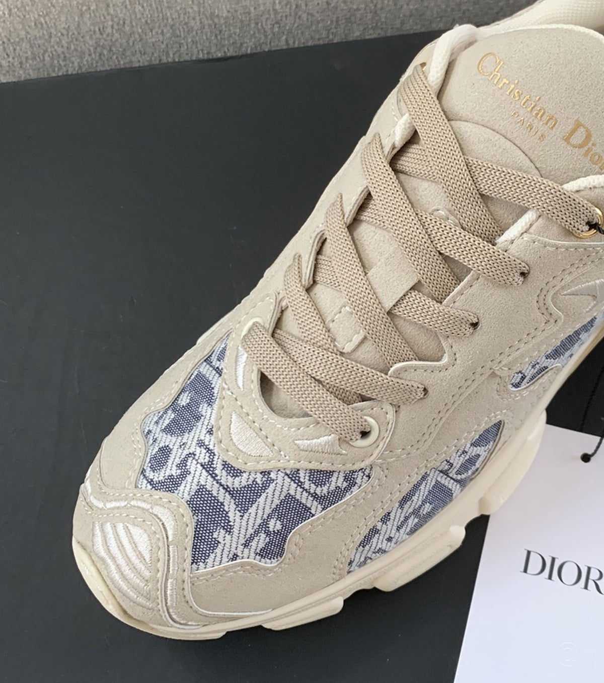 Vibe Sneaker