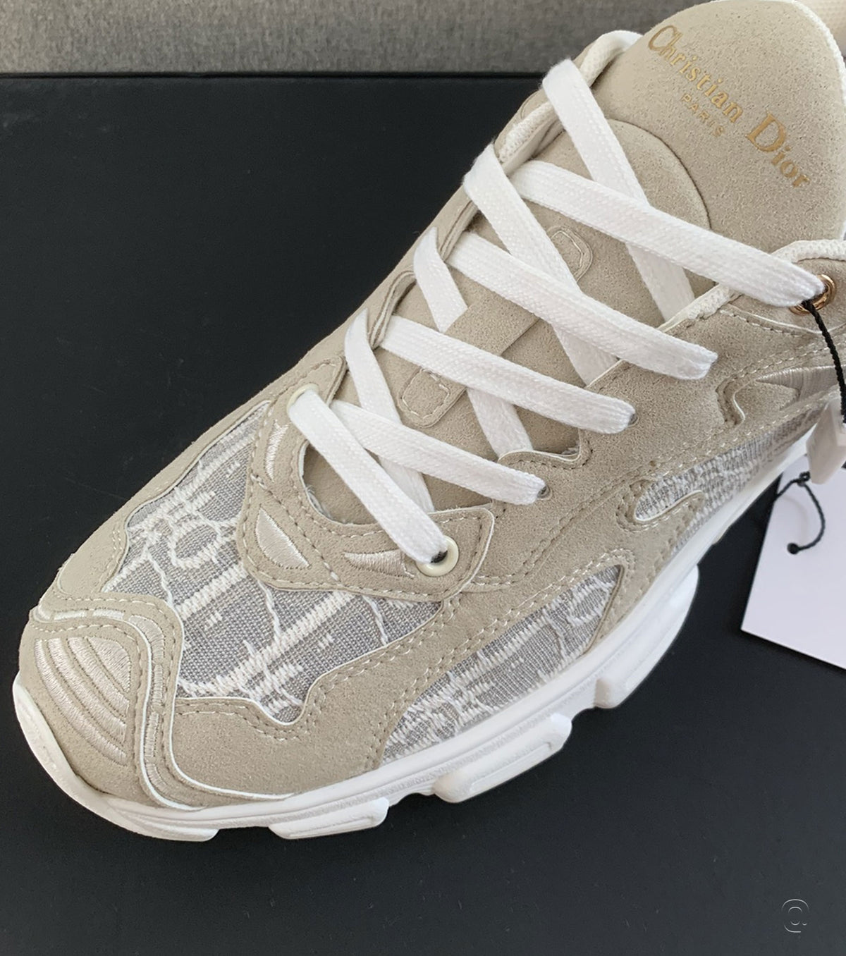 Vibe Sneaker