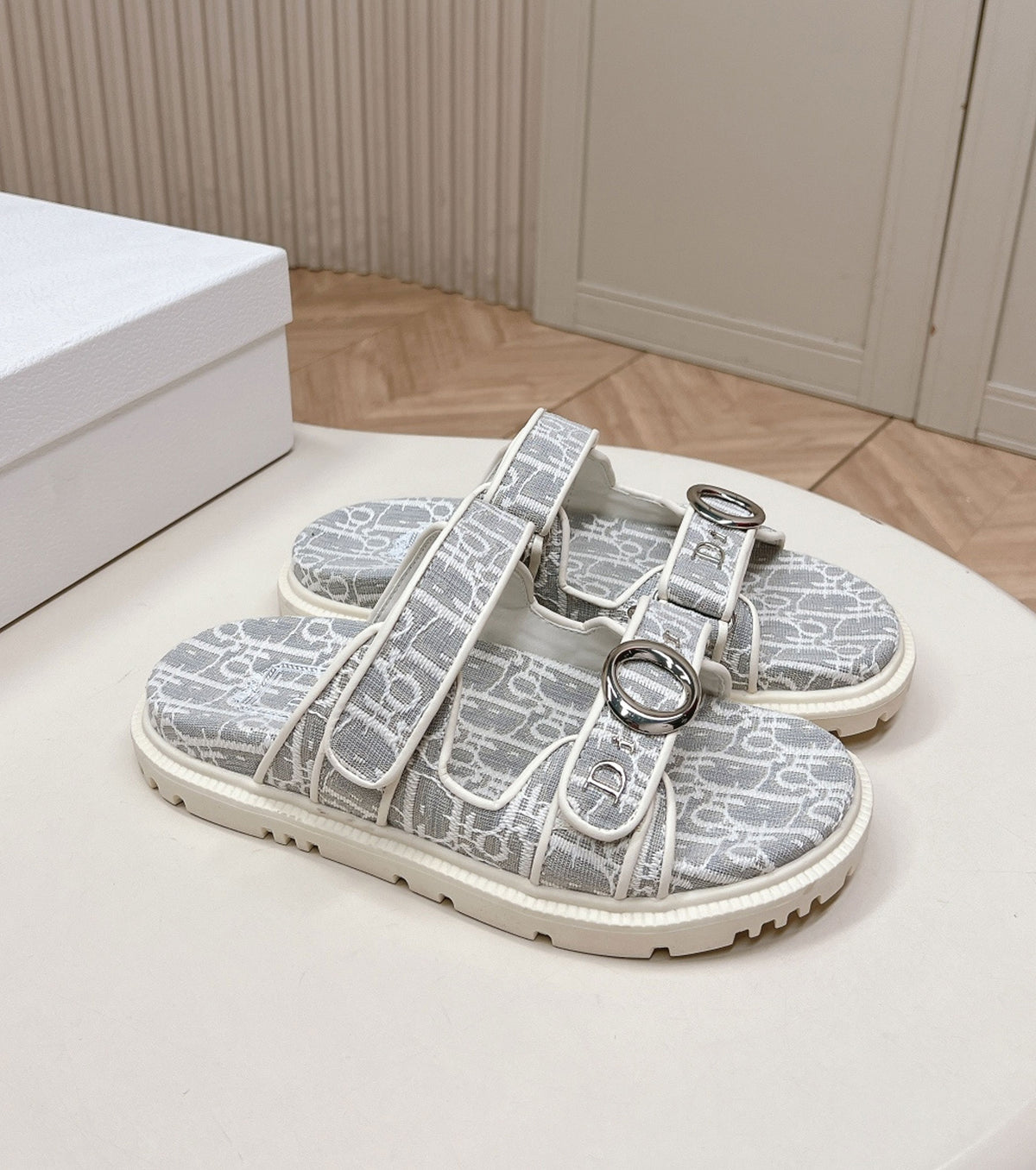 Oblique Jacquard Slide
