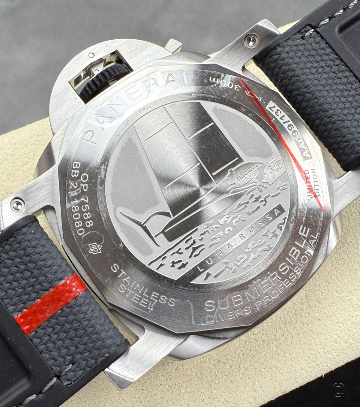 Submersible Luna Rossa