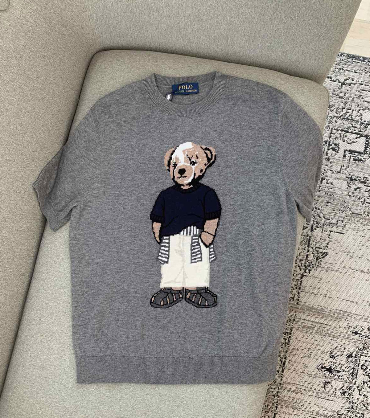 Short-sleeve sweater