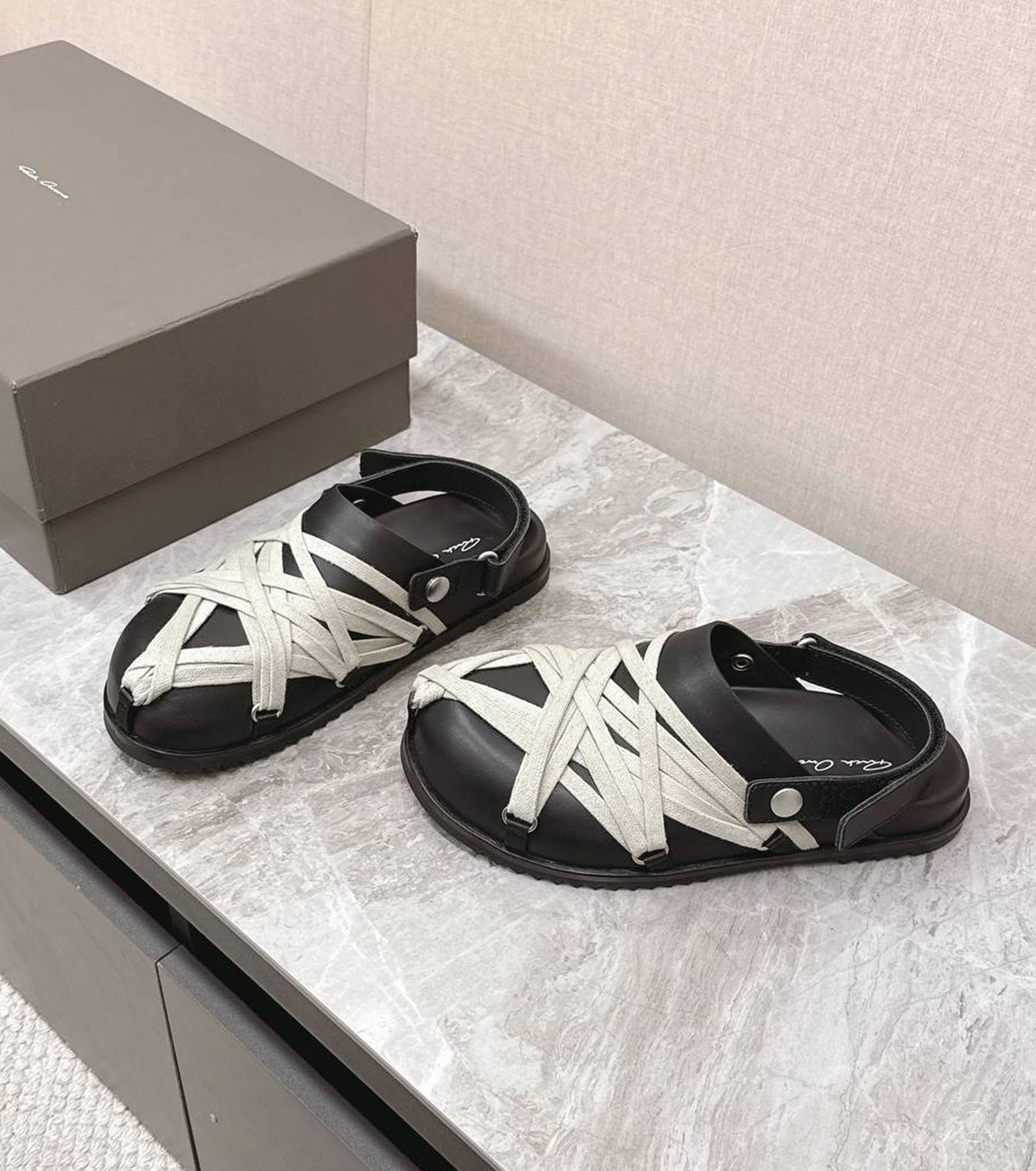 HOLLYWOOD MEGALACED MULE