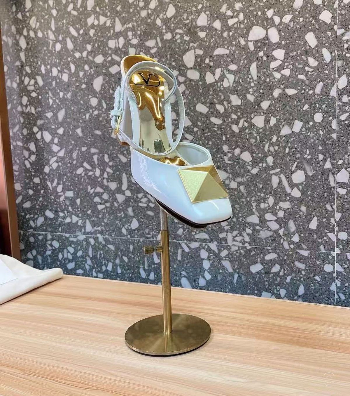 One Stud Leather Pumps