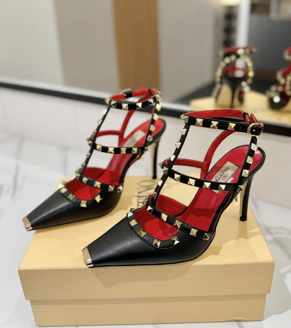 Rockstud Leather Pumps