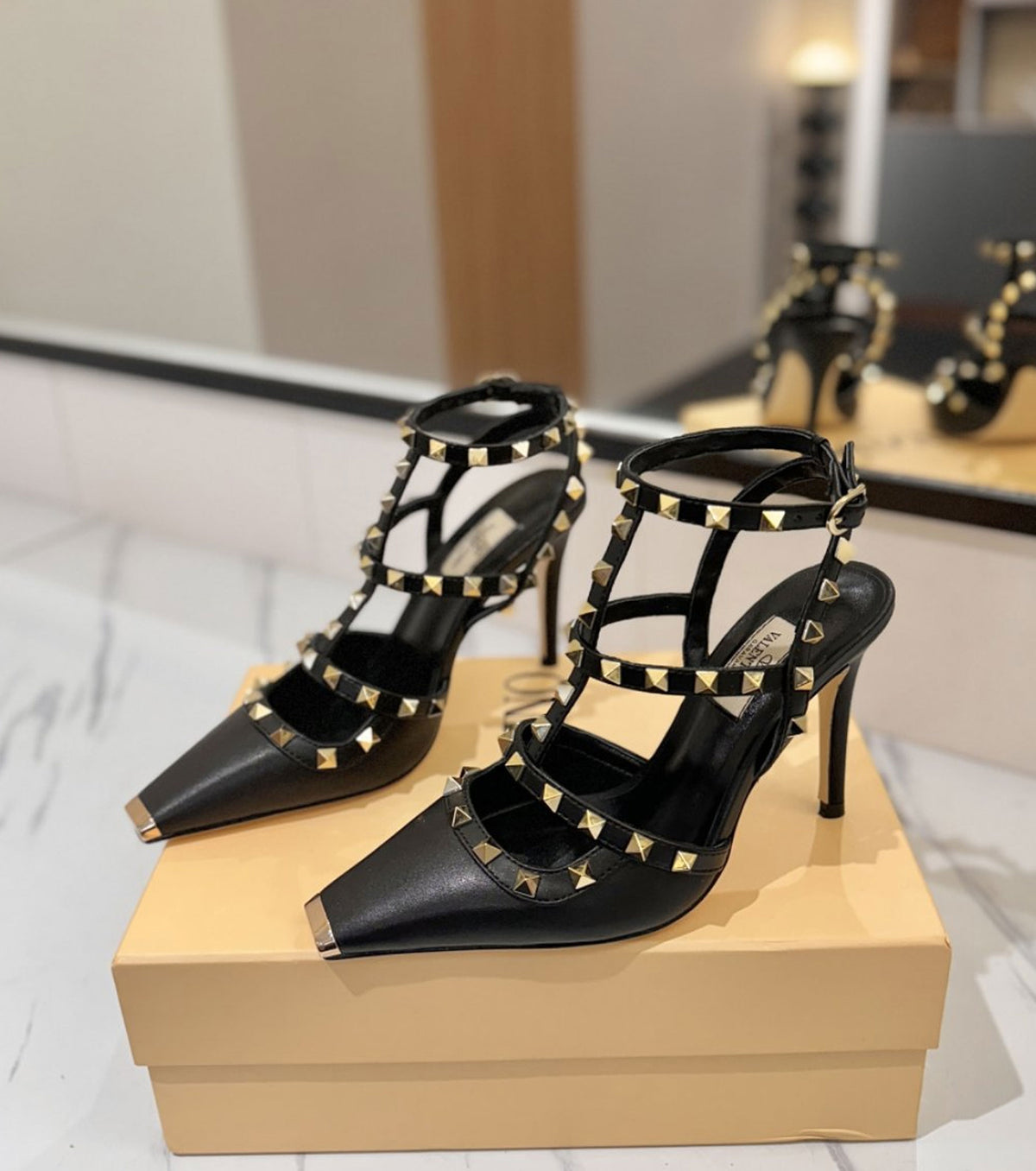 Rockstud Leather Pumps