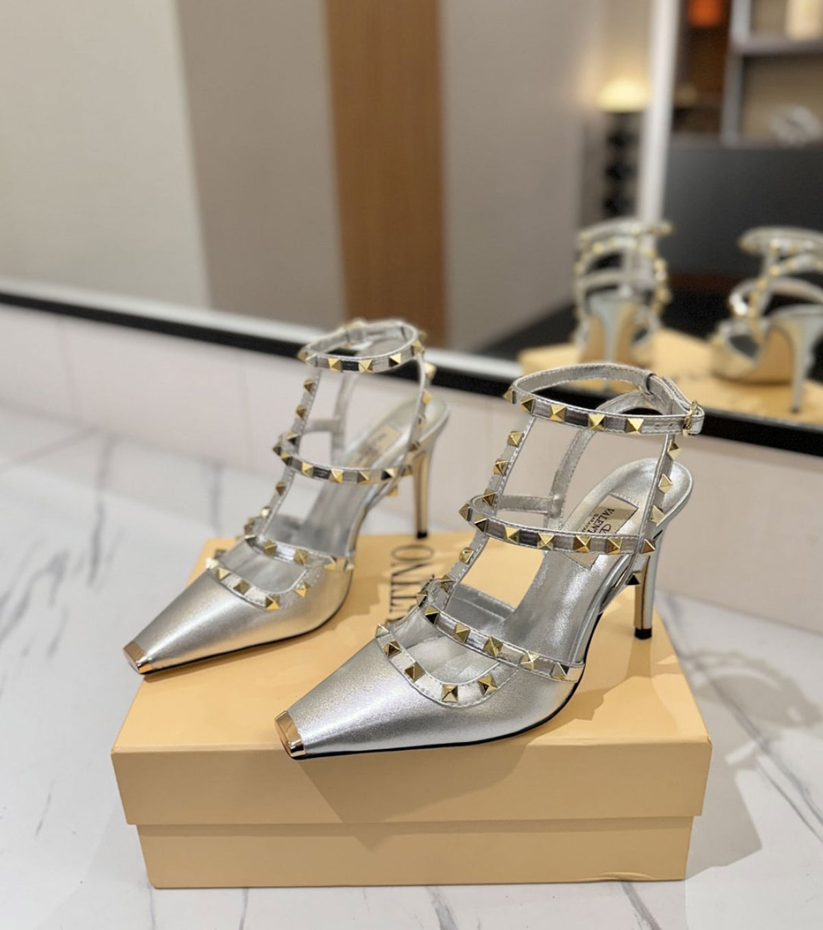 Rockstud Leather Pumps
