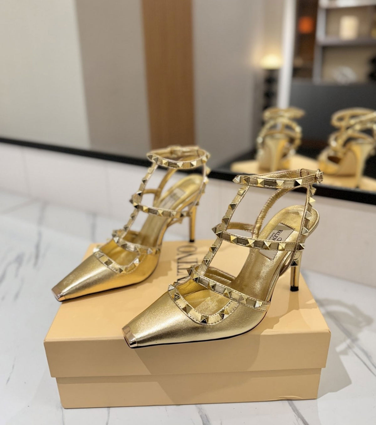 Rockstud Leather Pumps