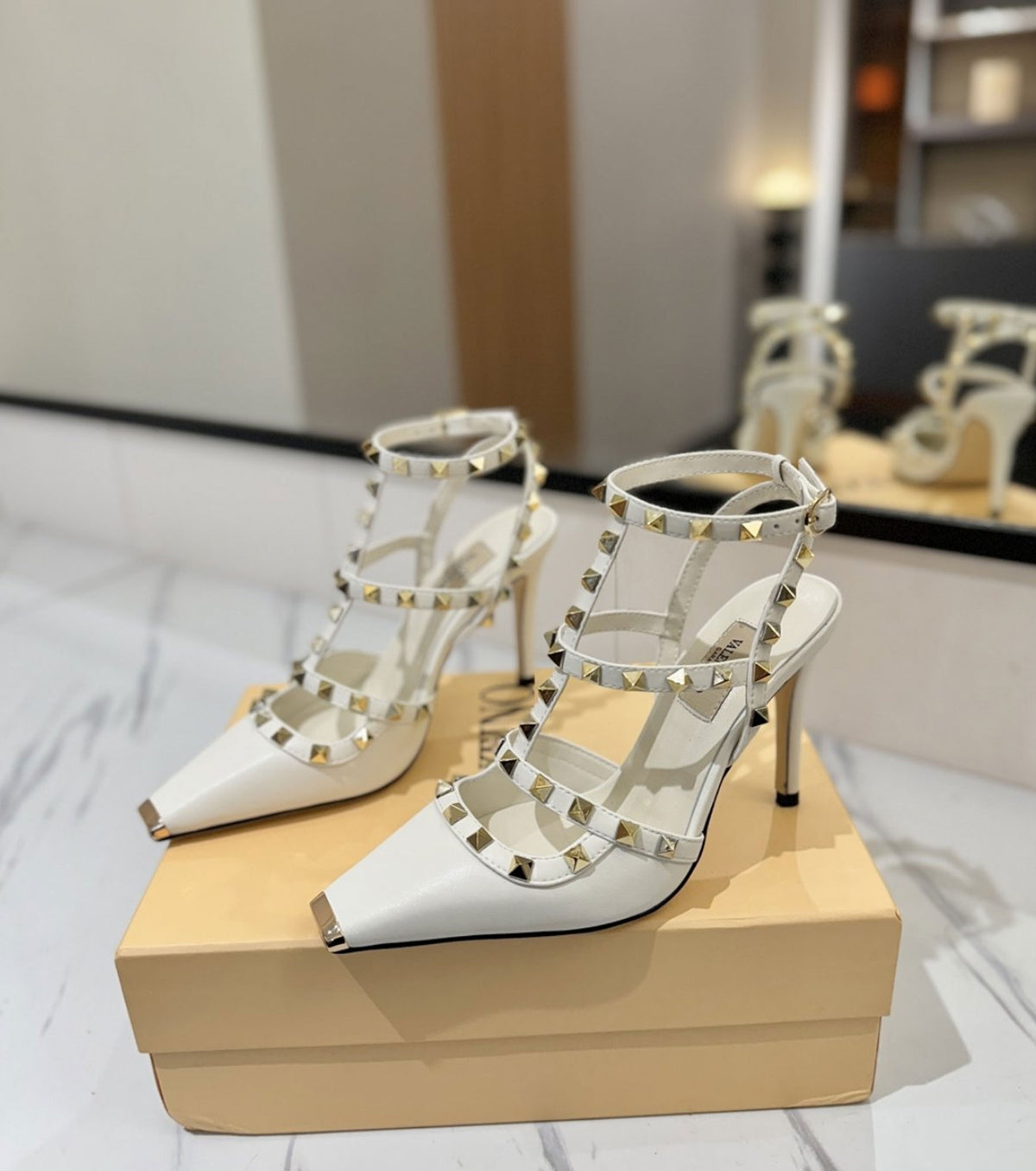 Rockstud Leather Pumps