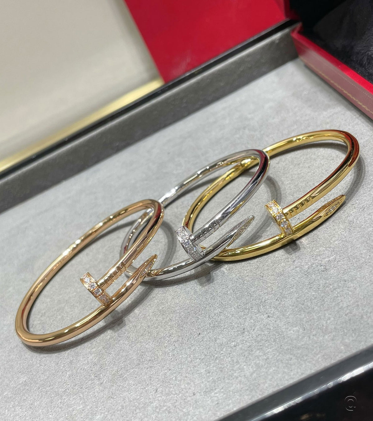 Гривна Juste un Clou