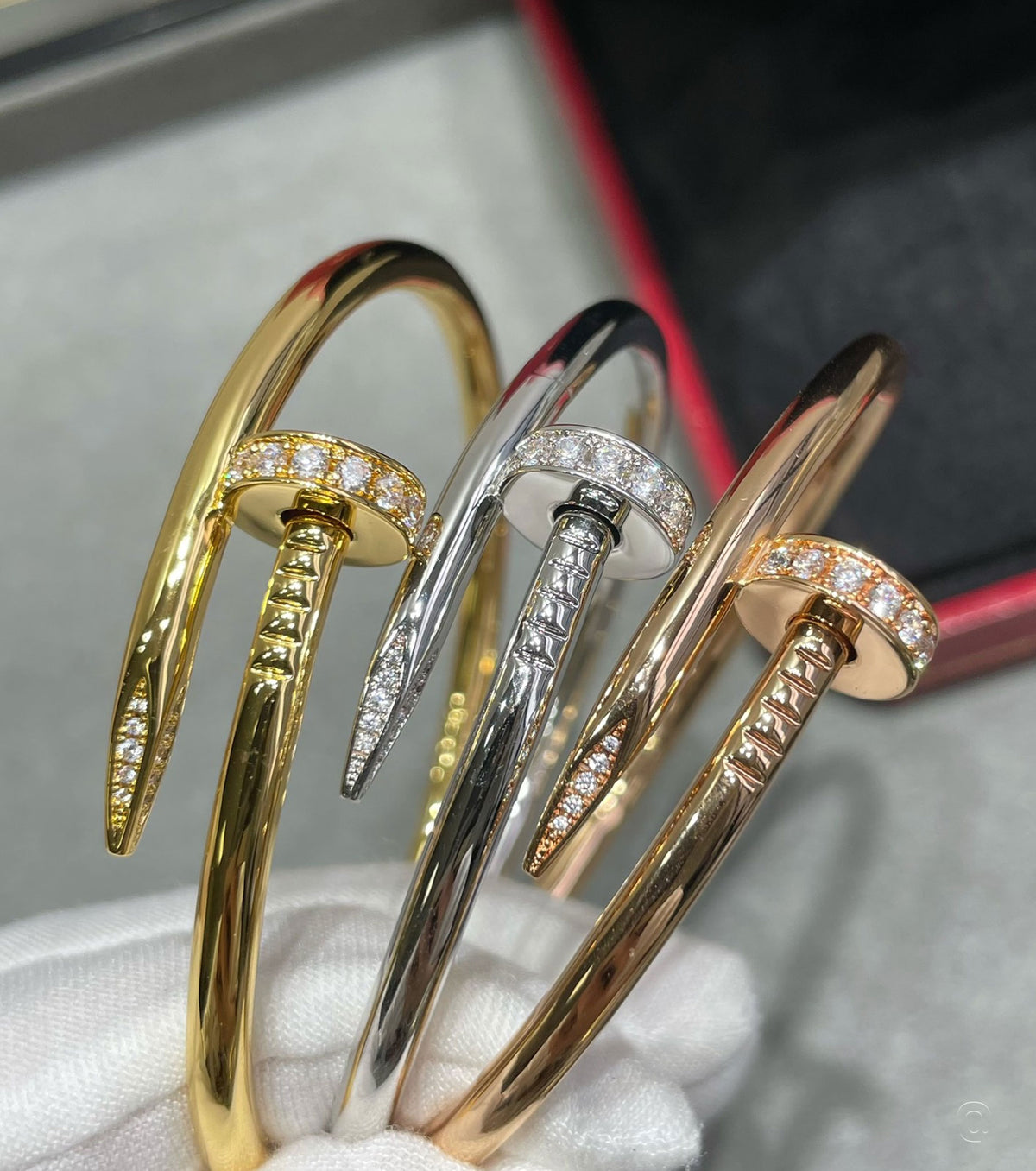 Гривна Juste un Clou