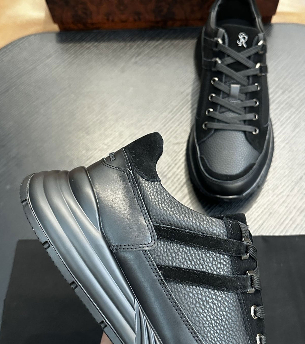 Кожени маратонки