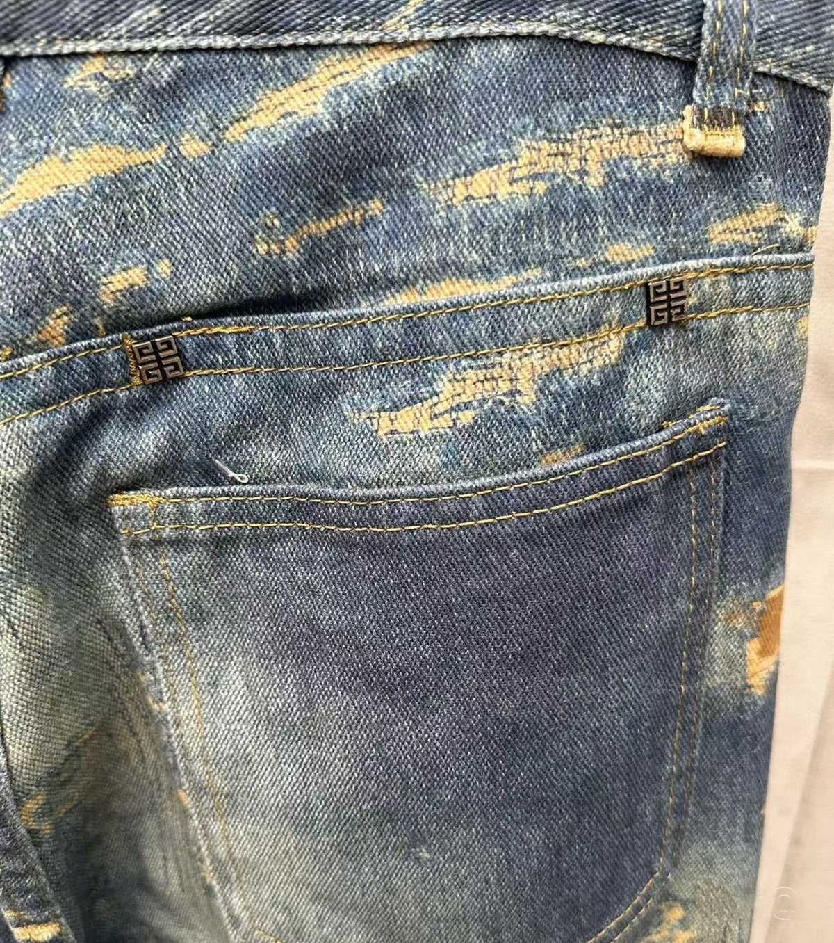 Men Distressed Straight-Leg Jeans
