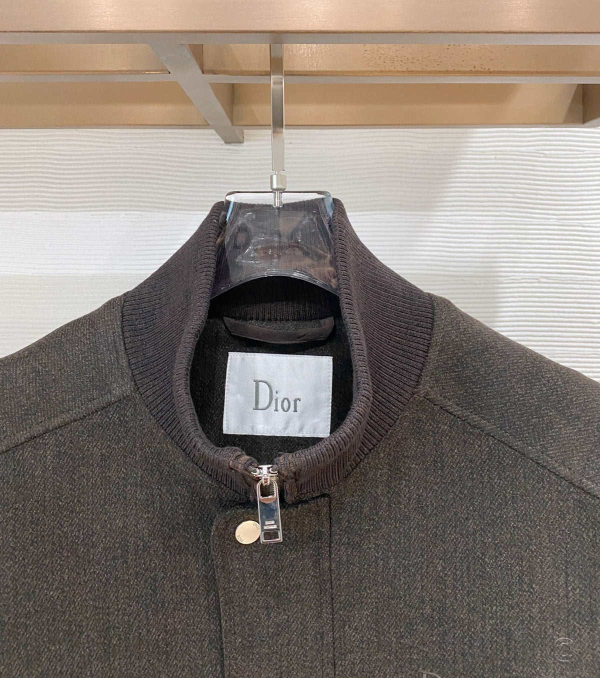 Men set