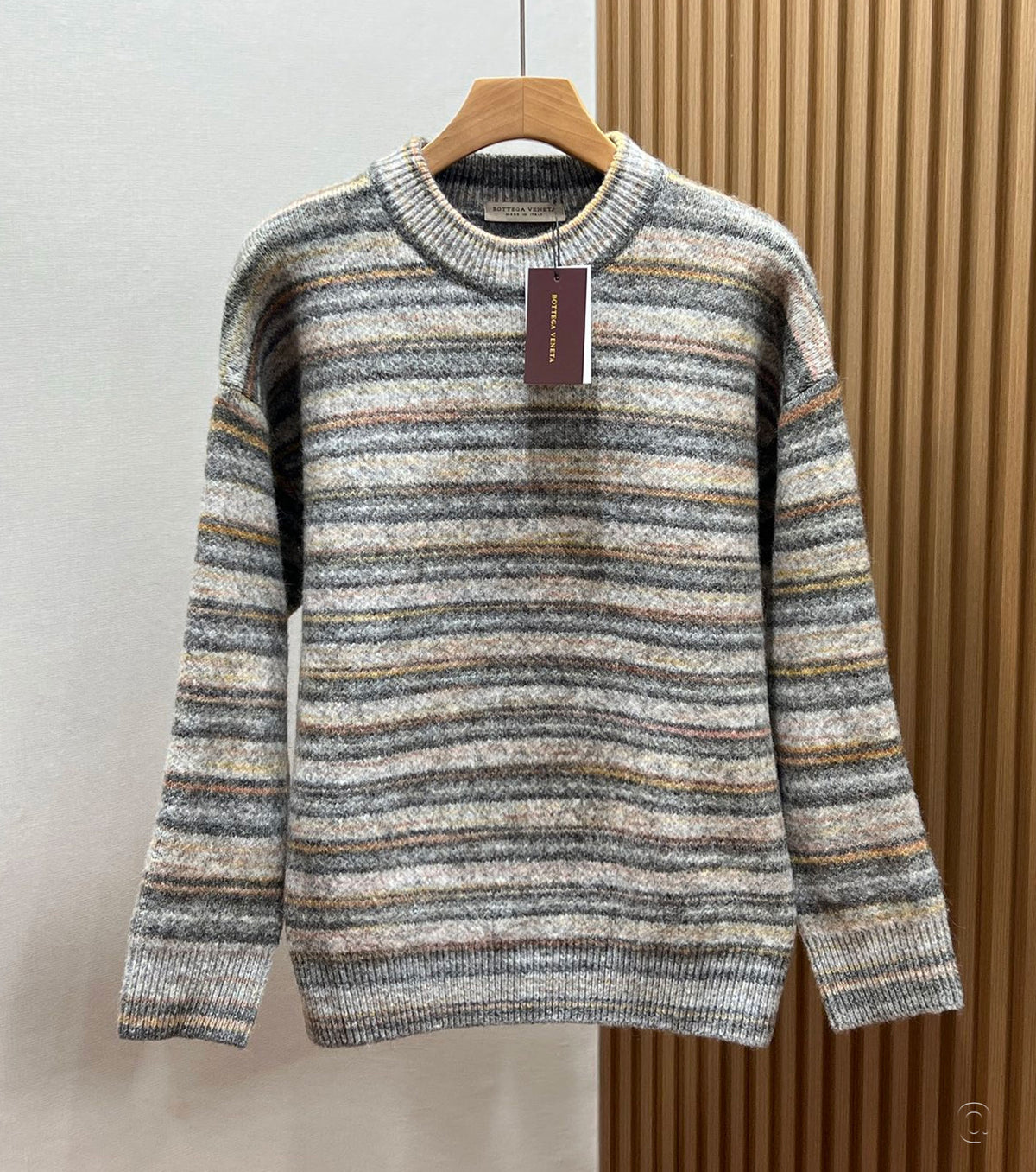 Унисекс вълнен пуловер