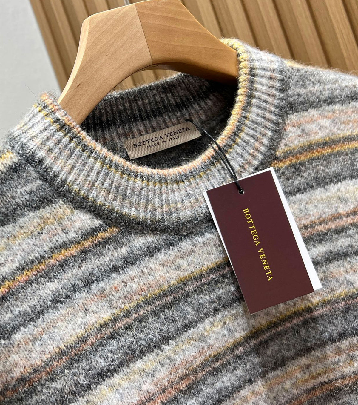 Унисекс вълнен пуловер