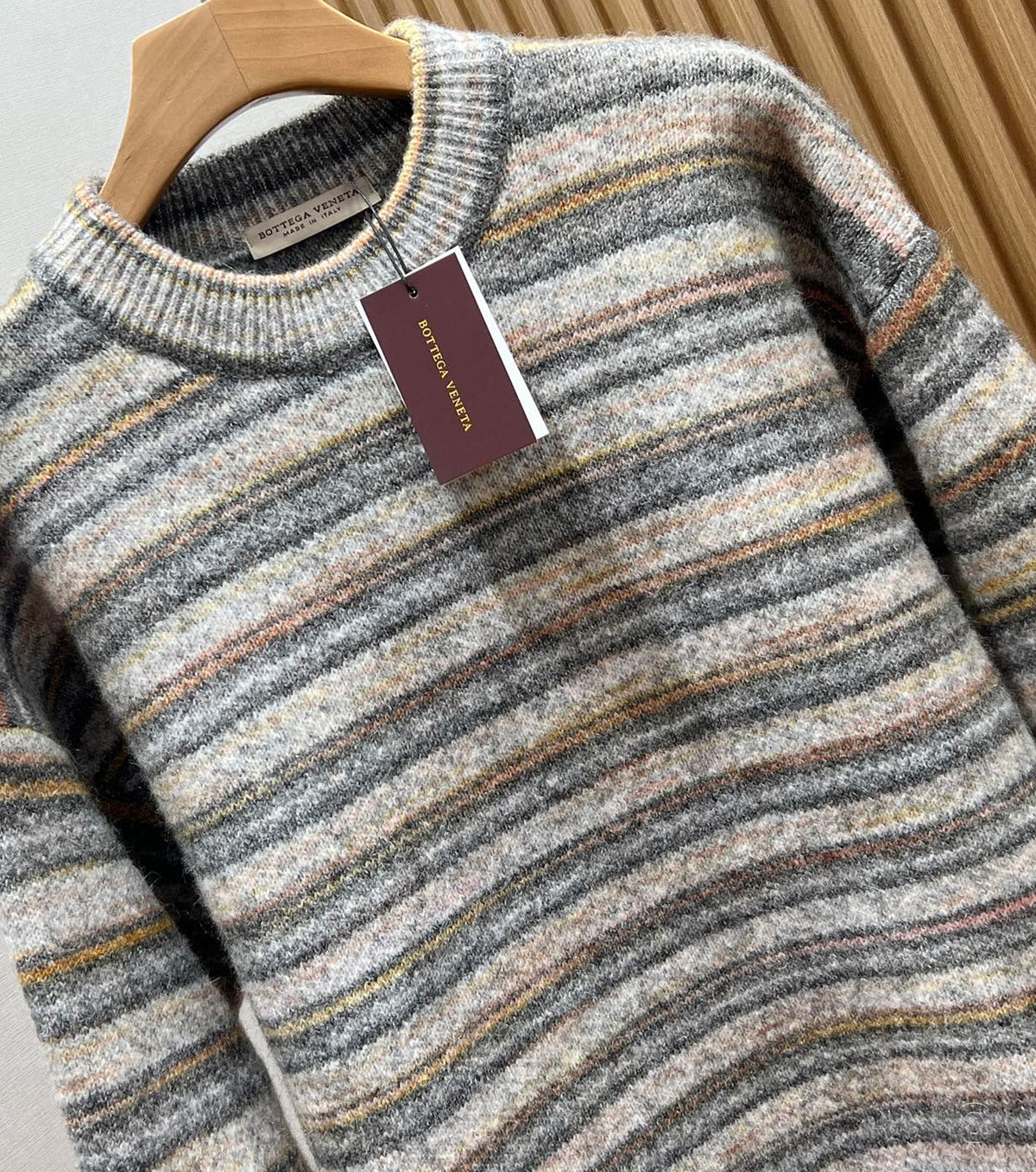 Унисекс вълнен пуловер