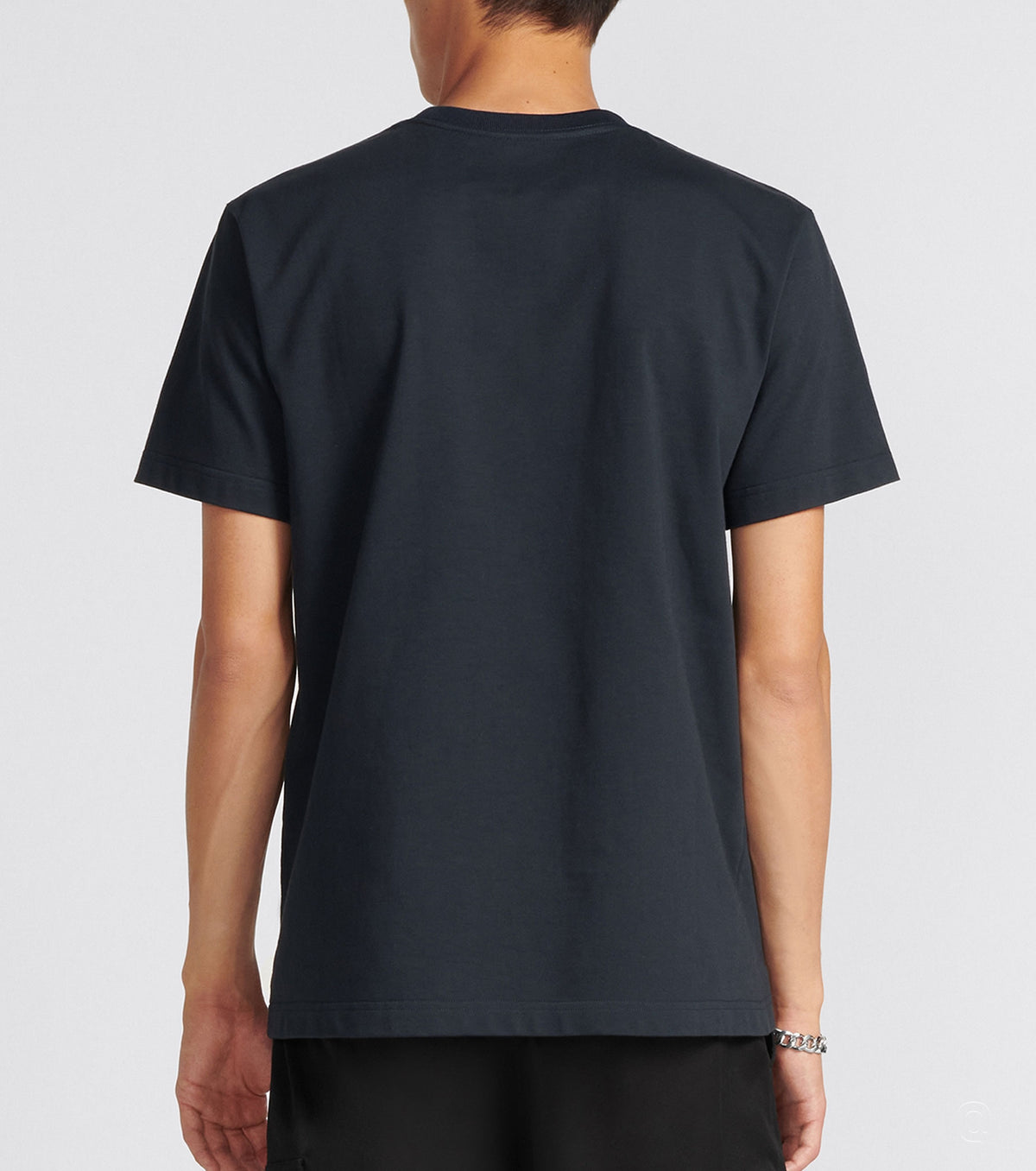 Back of model wear 1947 embroidered t-shirt - Fashion Dose