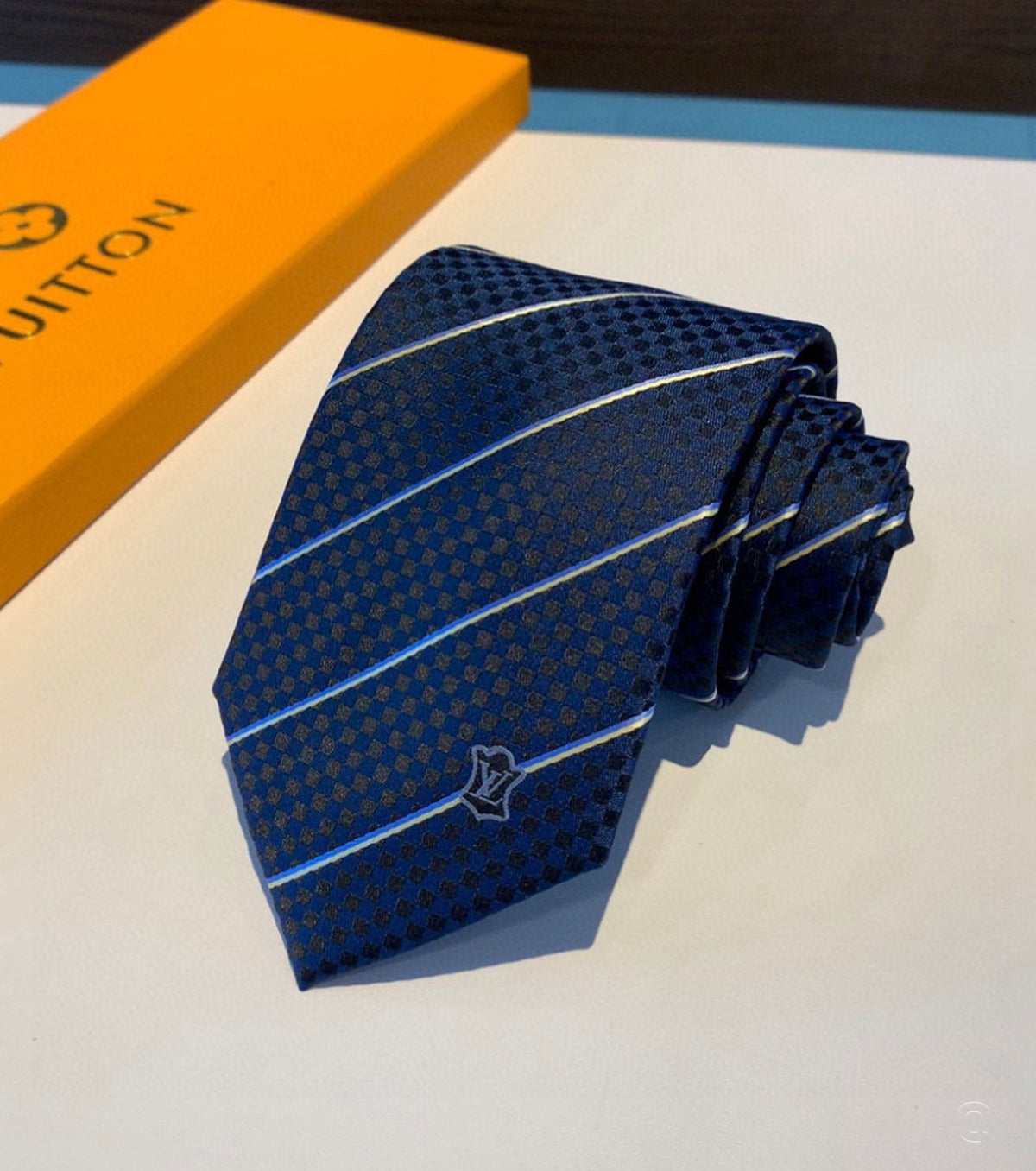 Geometrical H вратовръзка