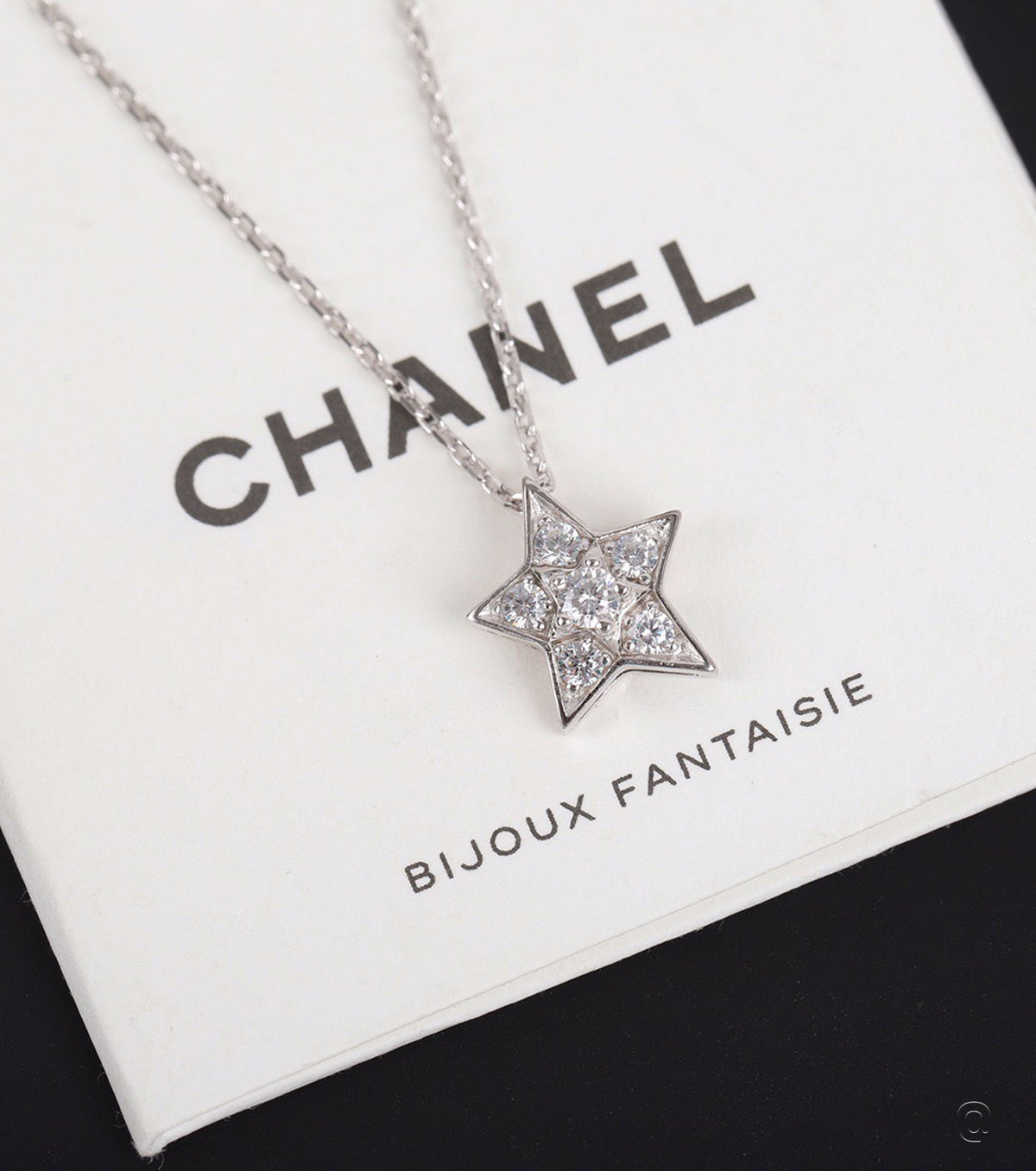 Колие Comète Géode