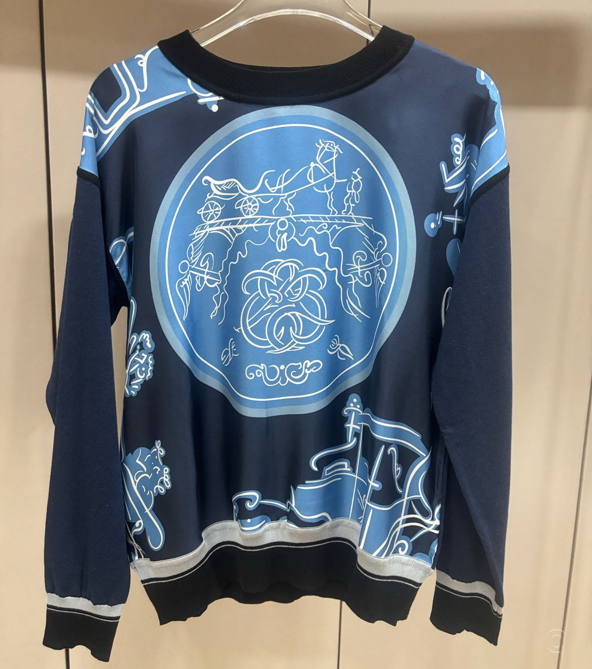 Пуловер с дълъг ръкав „Ex-Libris a Main Levee“