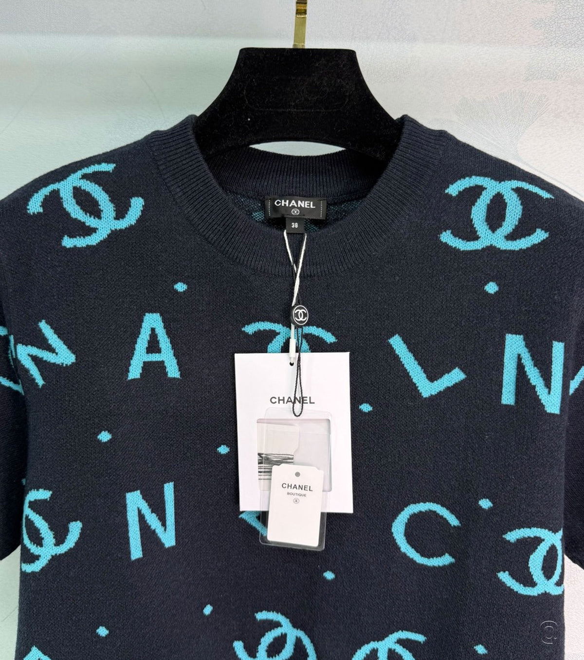 Дамски пуловер с къс ръкав