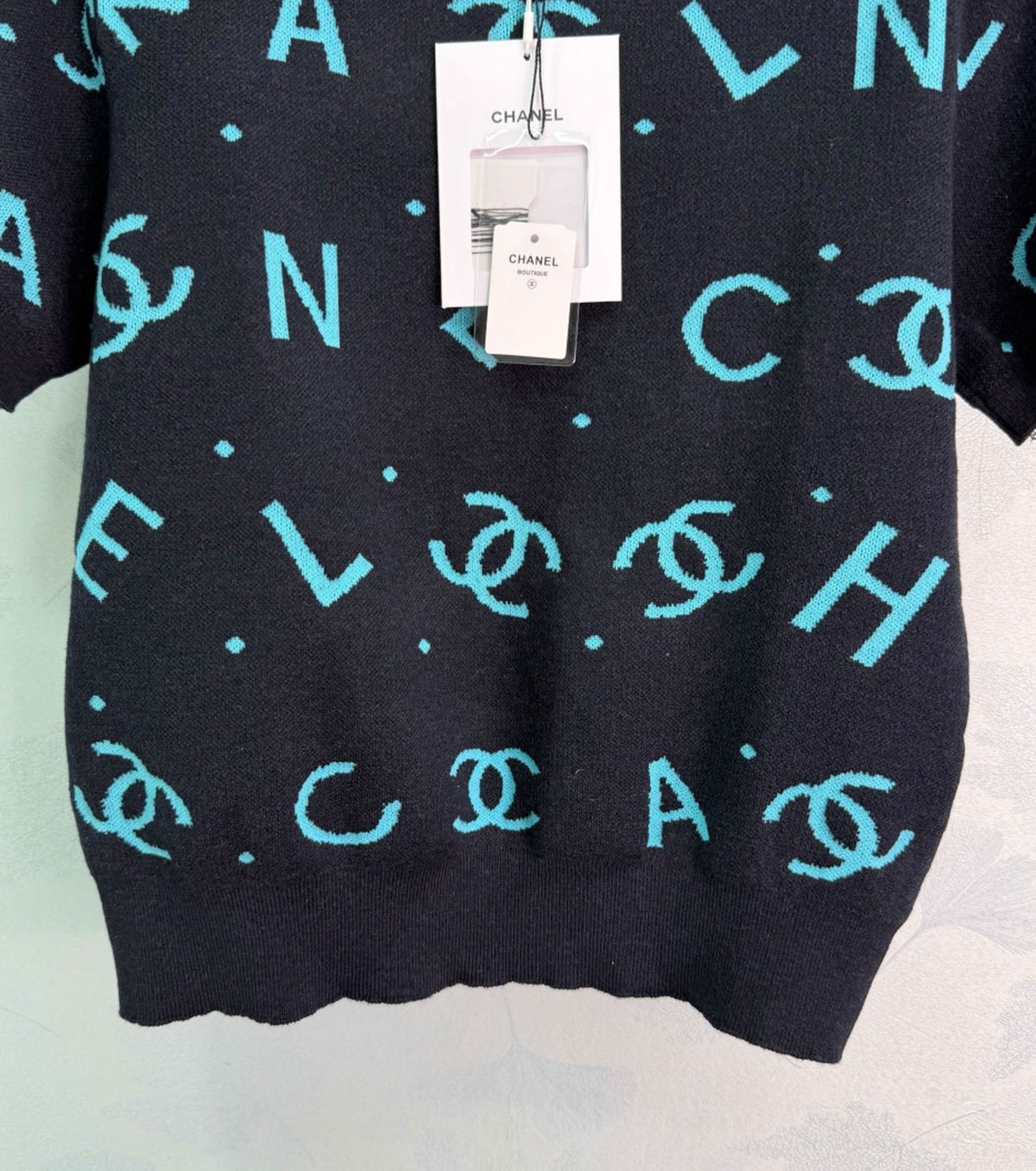 Дамски пуловер с къс ръкав