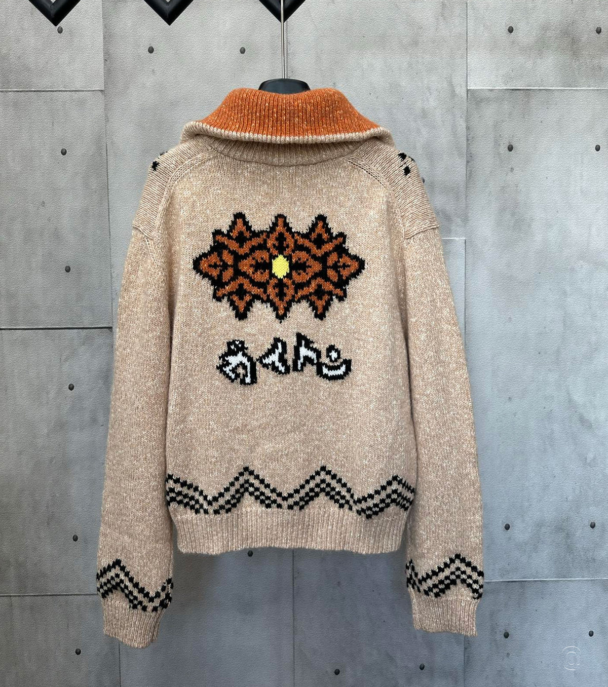 Плетена жилетка с цип