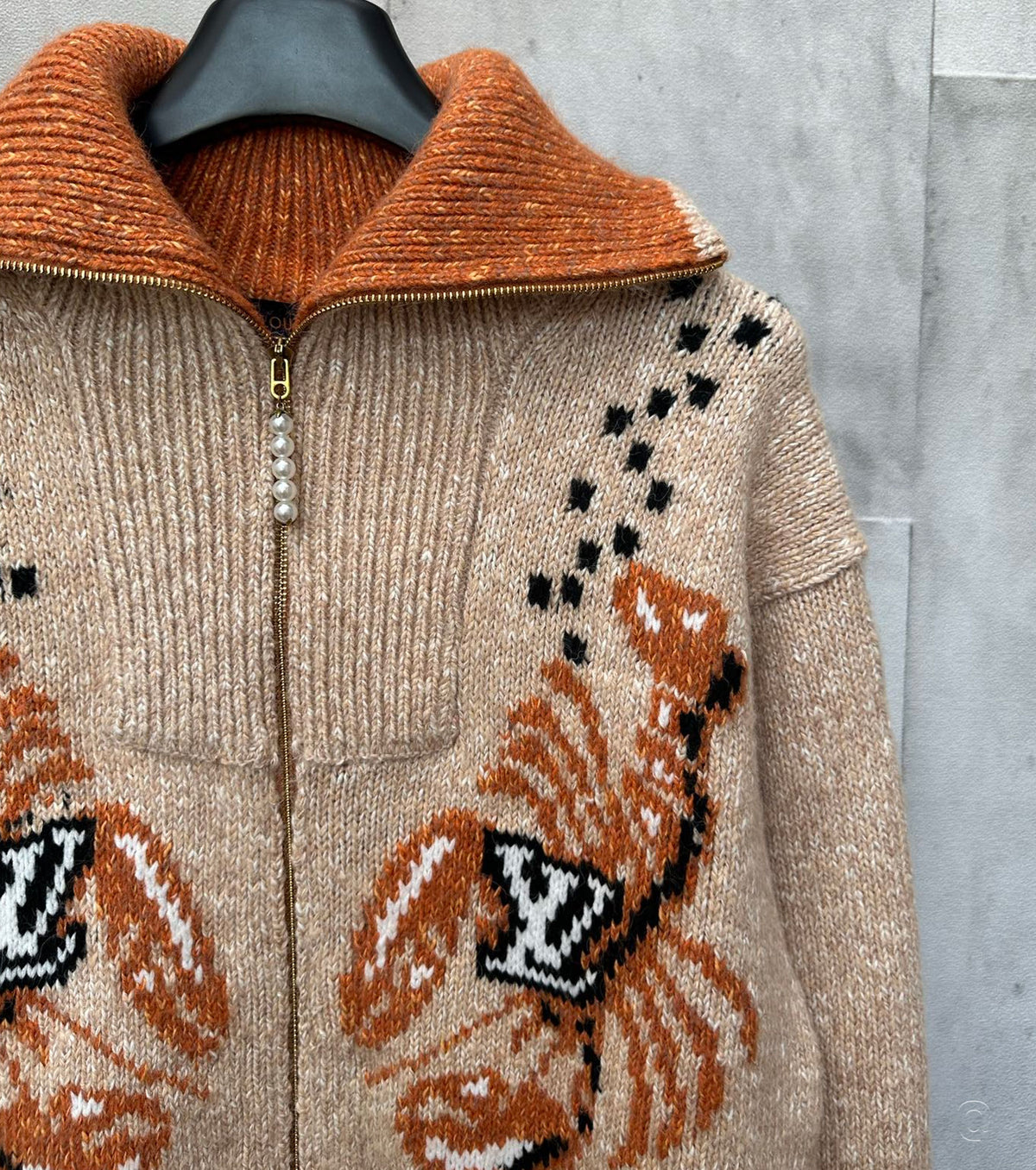 Плетена жилетка с цип