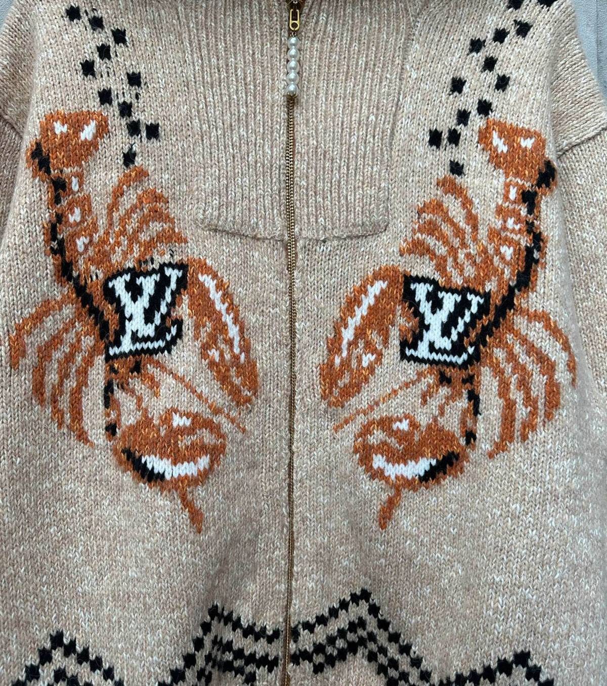 Плетена жилетка с цип