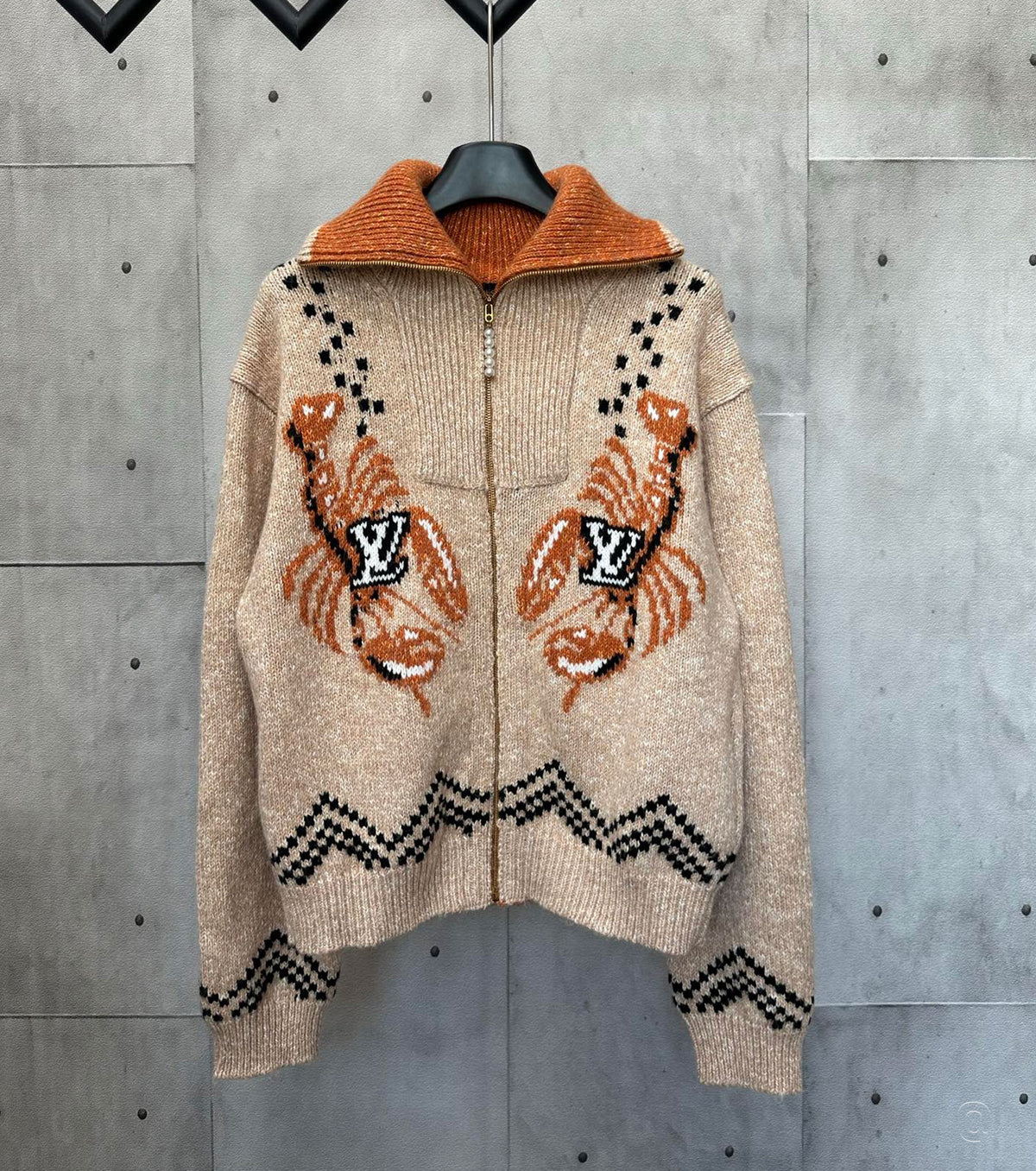 Плетена жилетка с цип