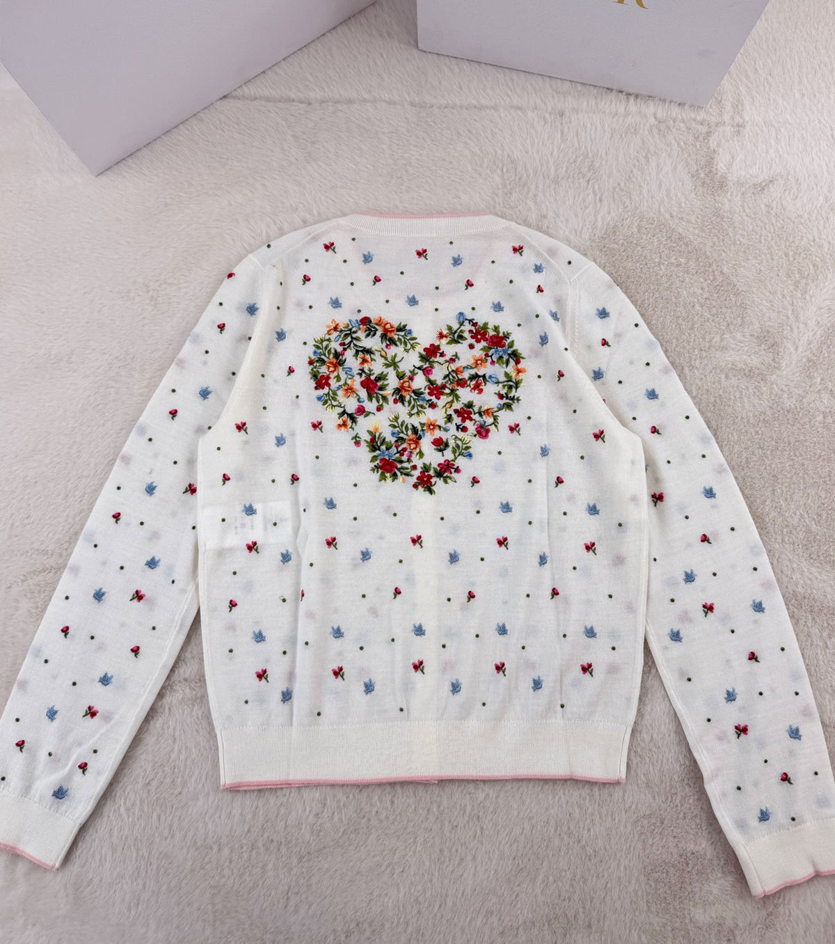 Фино плетена жилетка