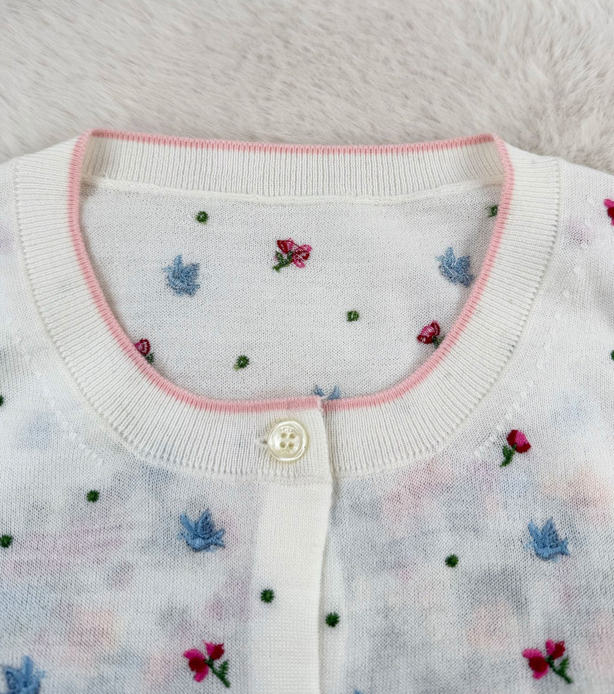 Фино плетена жилетка