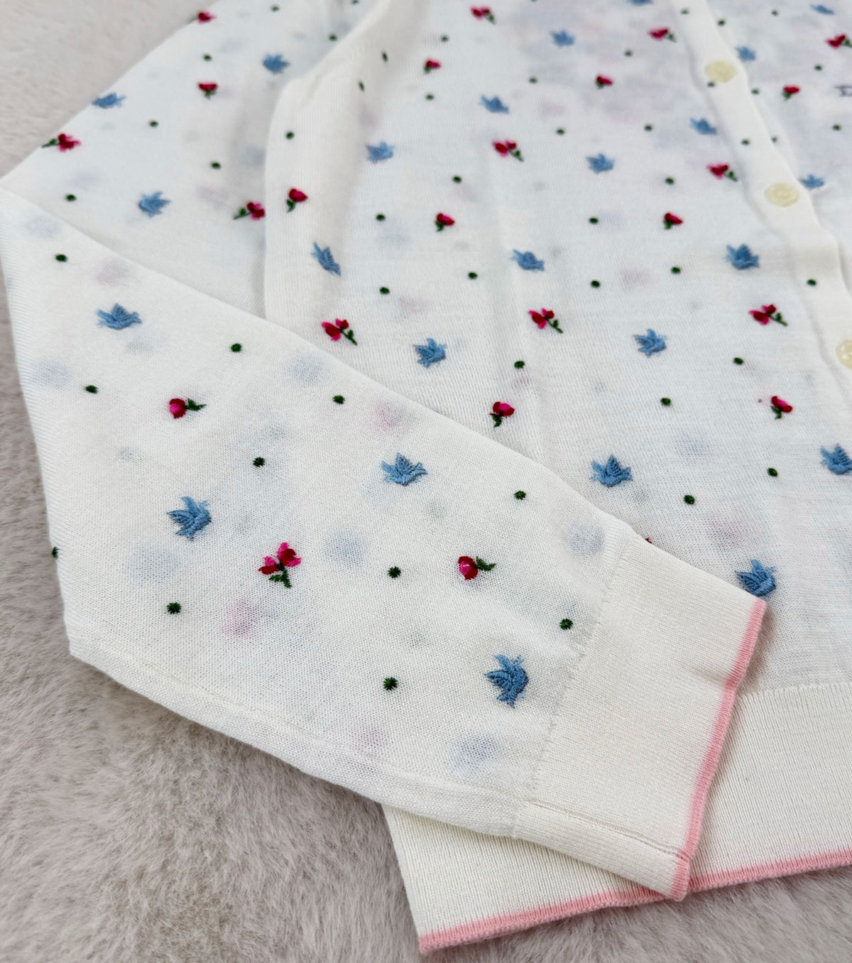 Фино плетена жилетка