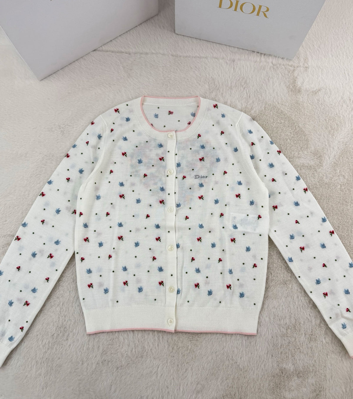 Фино плетена жилетка