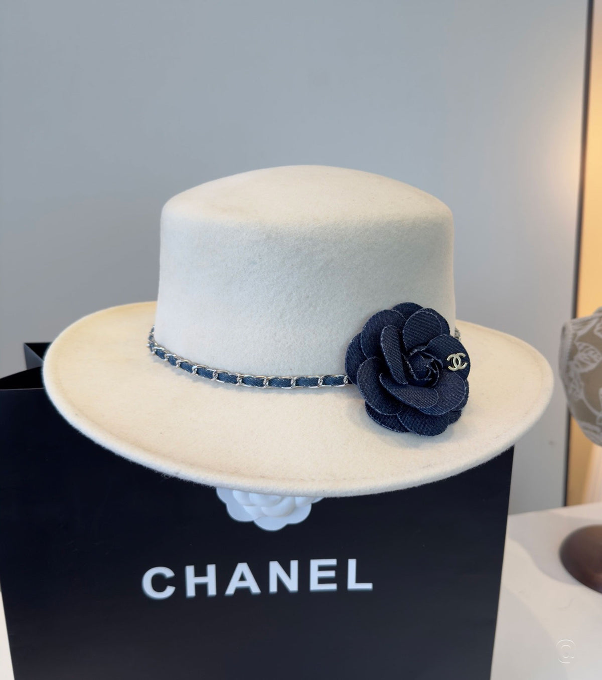 Дамска шапка